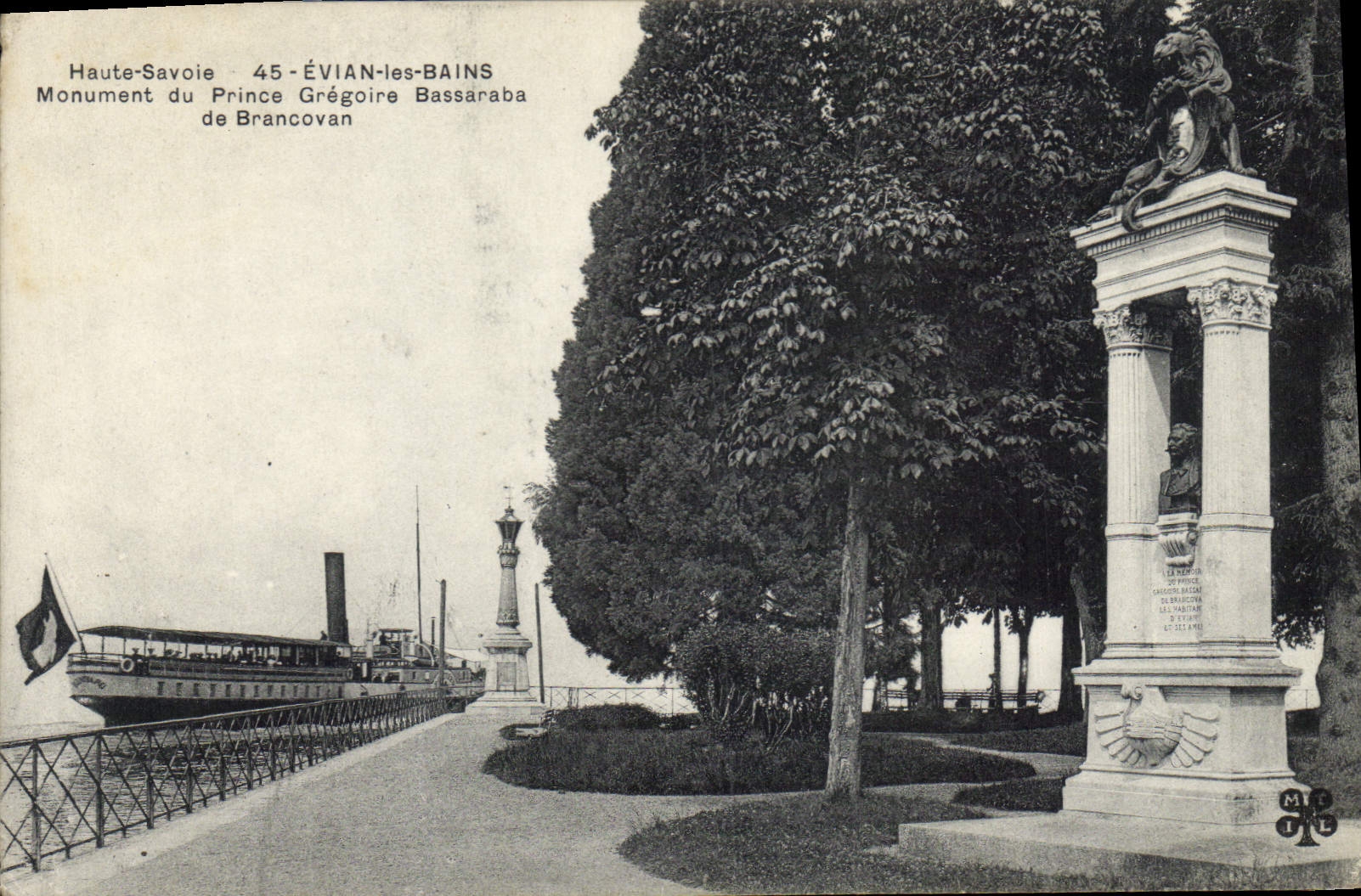 CPA Haute Savoie Evian les Bains Monument du prince Gregoire Bassaraba de Brancovan Bateau