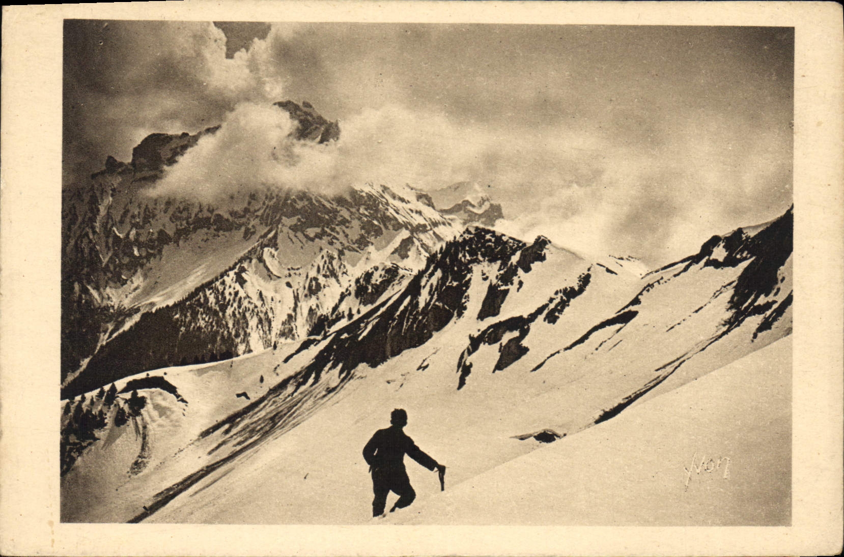 CPA Annecy Haute Savoie la Tournette vu du Nord et les Grands a Pics sur la Vallee de Montremont 