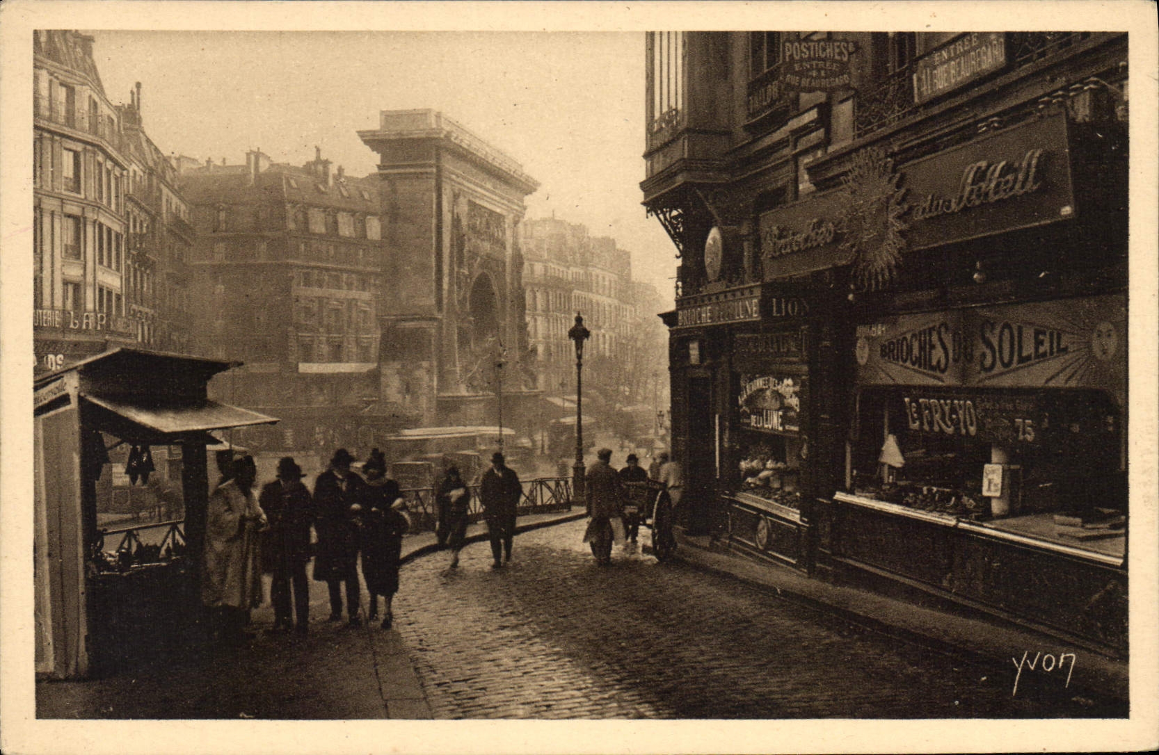 CPA Paris en Flanant La Porte Saint Maria vue de la Rue de la Lune Brioches du Soleil