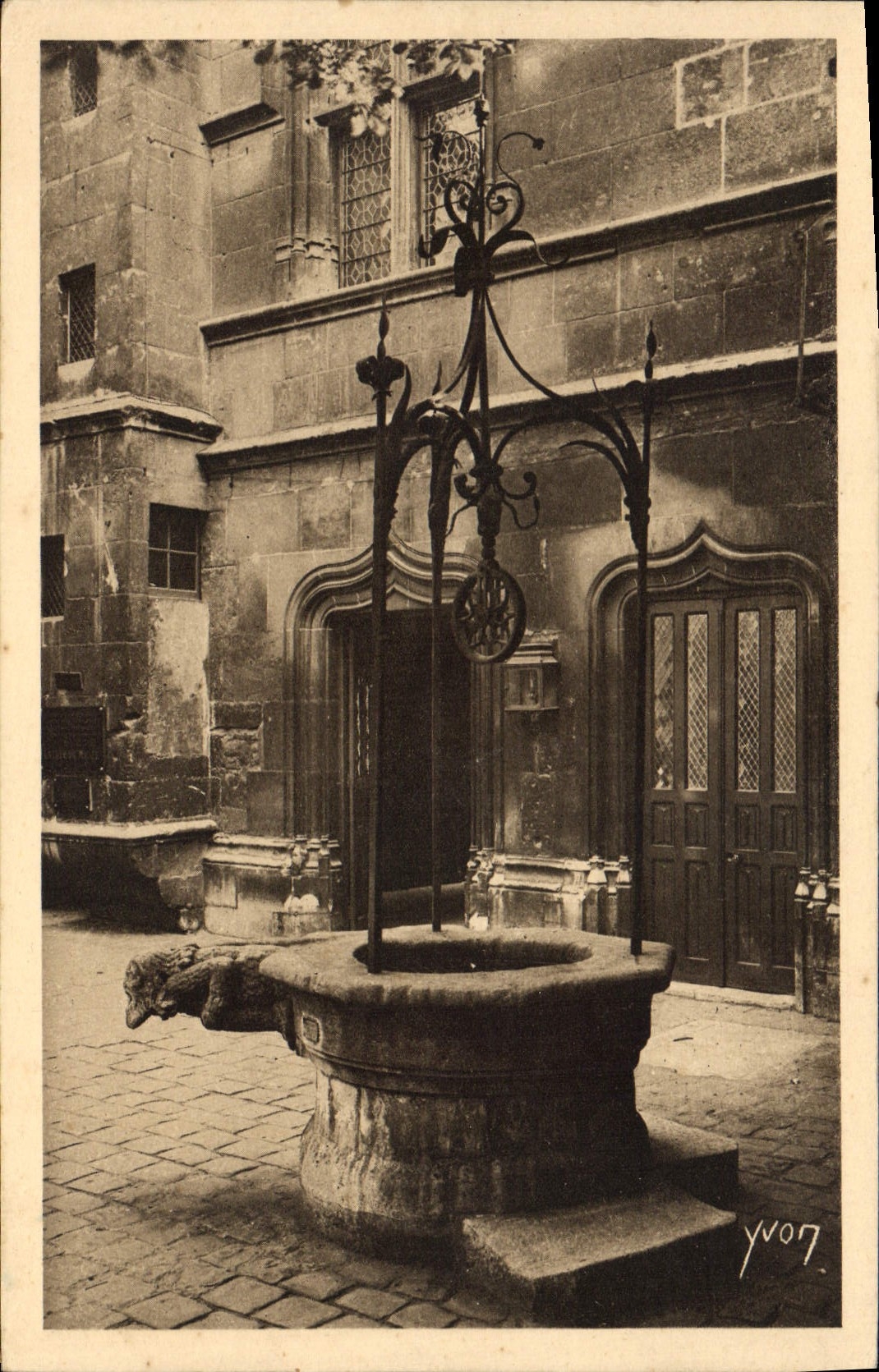 CPA Paris en Flanant Musee de Cluny Le vieux puits
