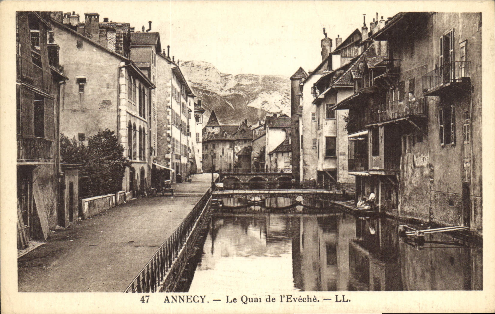 CPA Annecy Le Quai de l'Eveche 