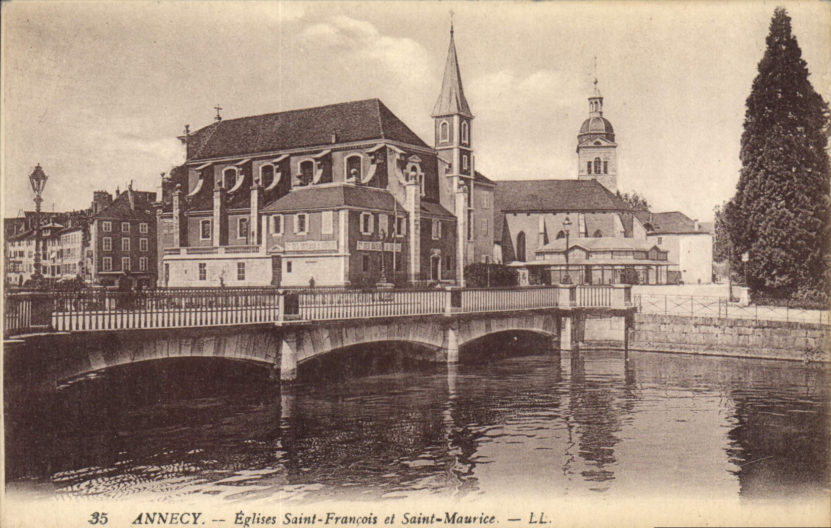 CPA Annecy Eglises Saint Francois et Saint Maurice
