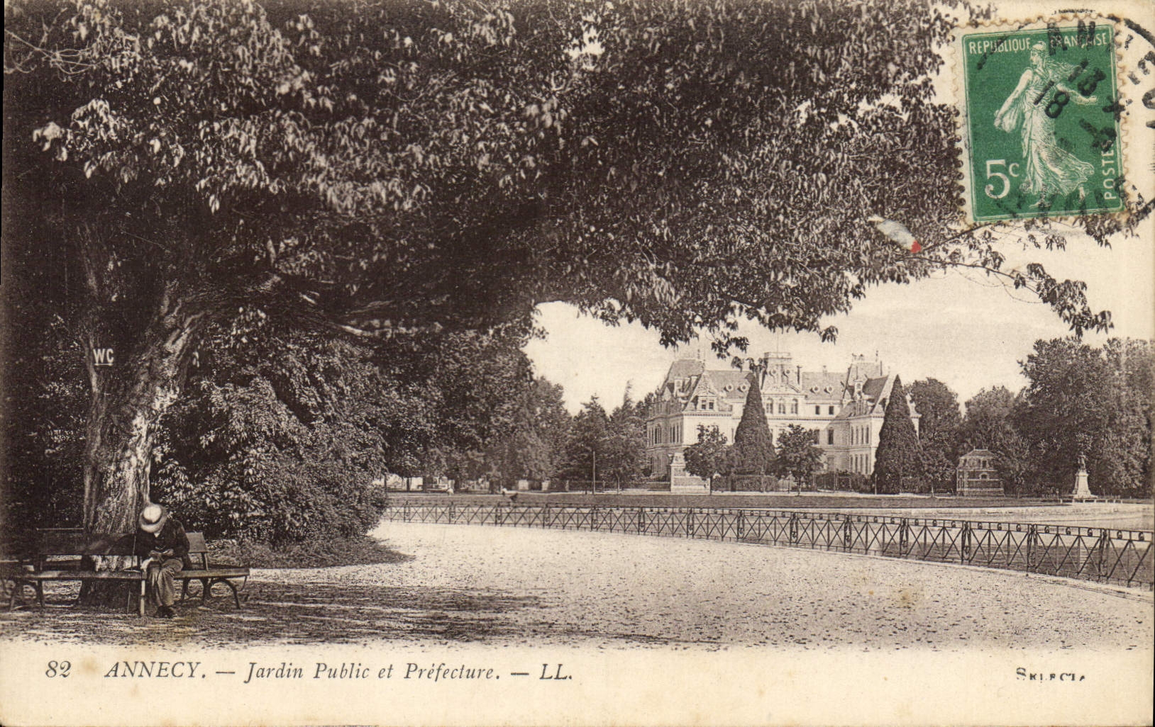 CPA Annecy Jardin Public et Prefecture 