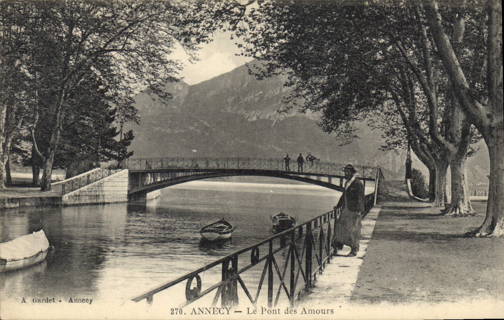 CPA Annecy Le Pont des Amours Bateau