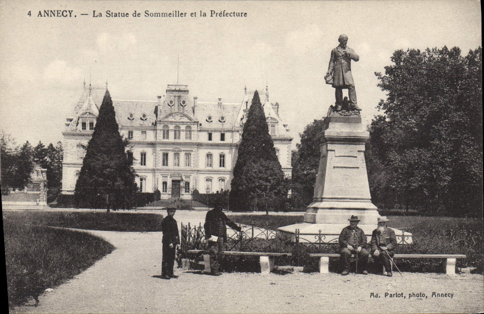 CPA Annecy La statue de Sommeiller et la Prefecture
