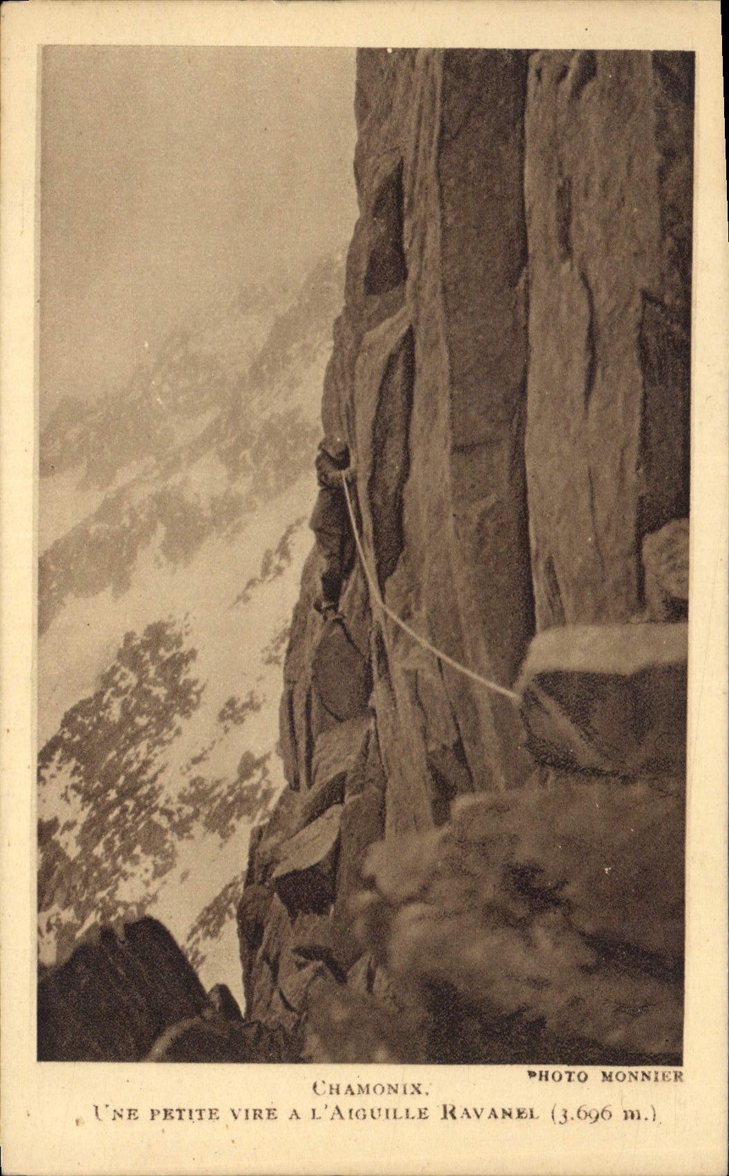 CPA Chamonix Une Petite Vire a l'Aiguille Ravanel 