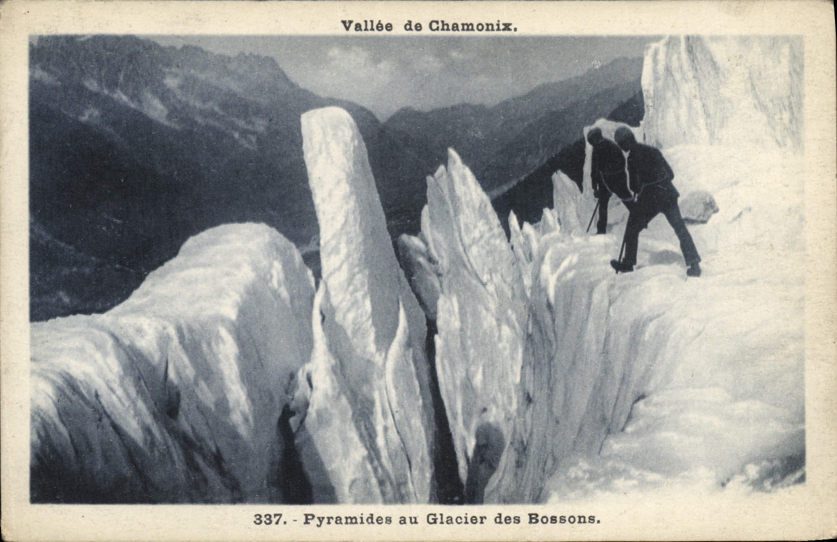 CPA Vallee de Chamonix Pyramides au Glacier des Bossons 