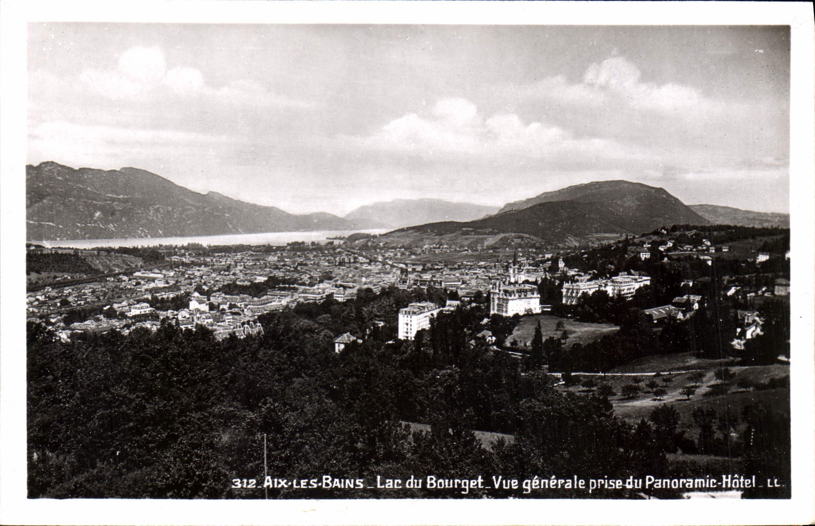 CPA Aix les Bains Lac du Bourget Vue generale prise du Panoramic Hotel 