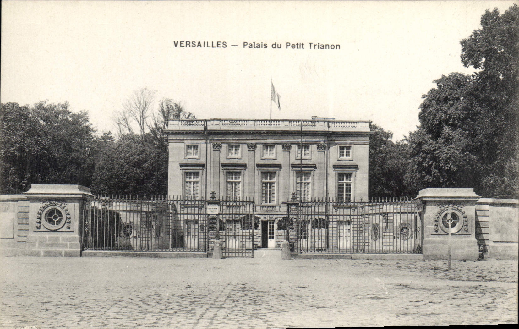 CPA Versailles Palais du Petit Trianon 