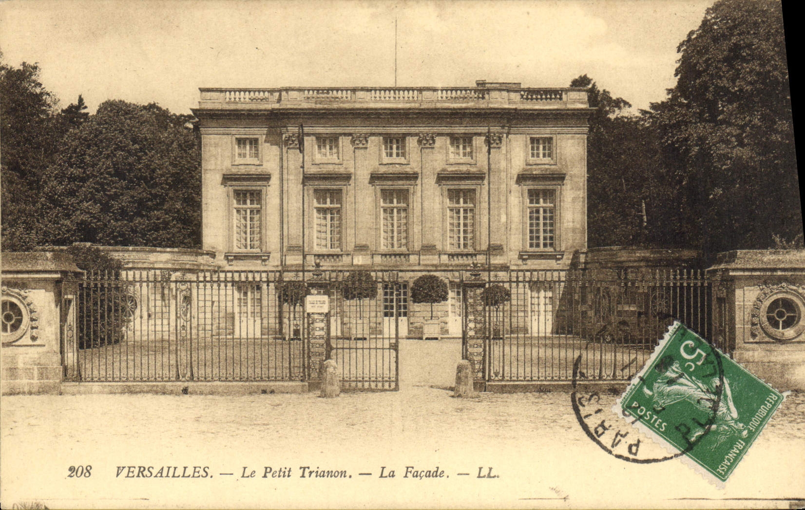 CPA Versailles Le Petit Trianon La Facade 