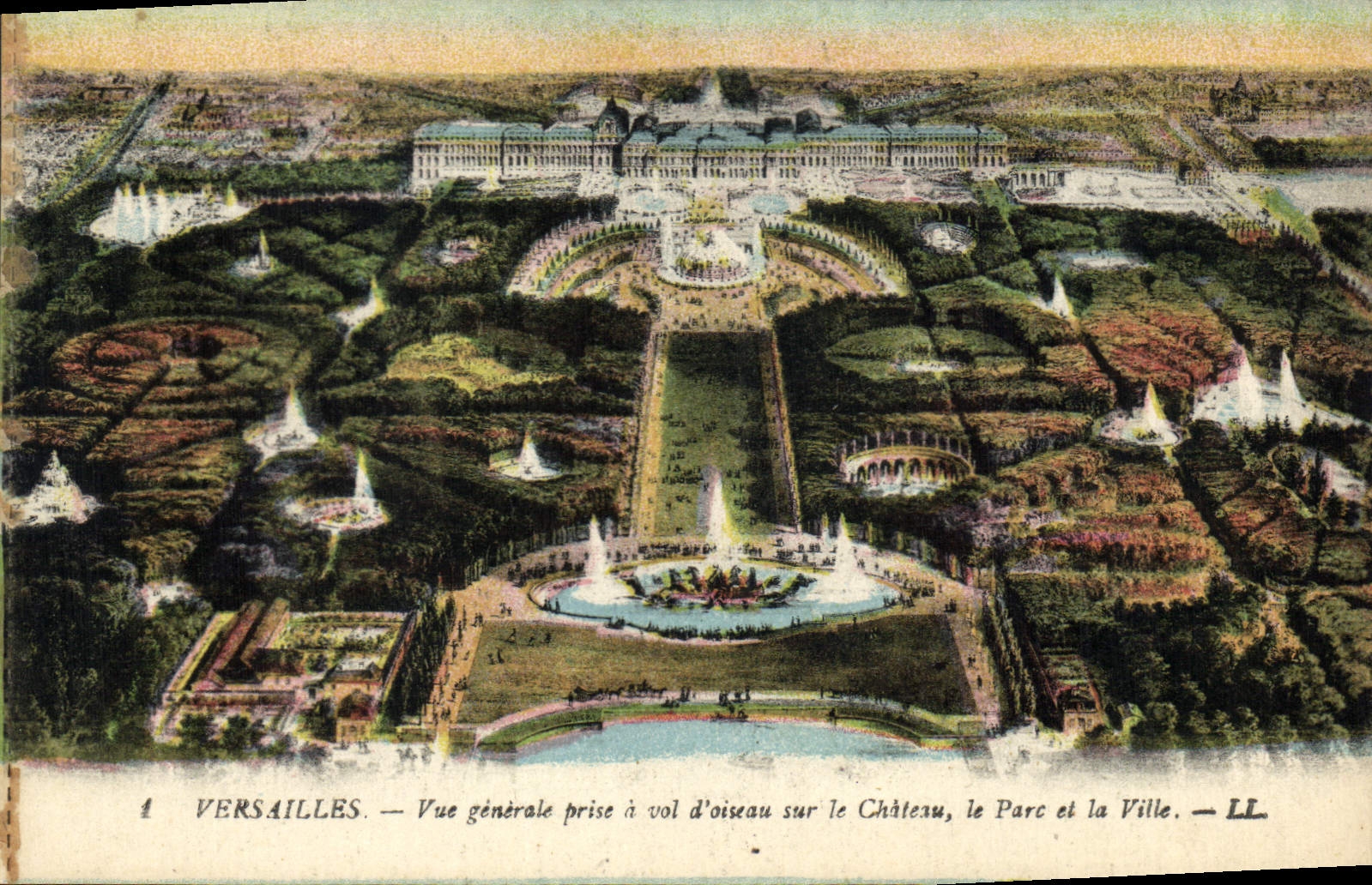 CPA Versailles Vue generale prise a vol d'oiseau sur le Chateau le Parc et la Ville 