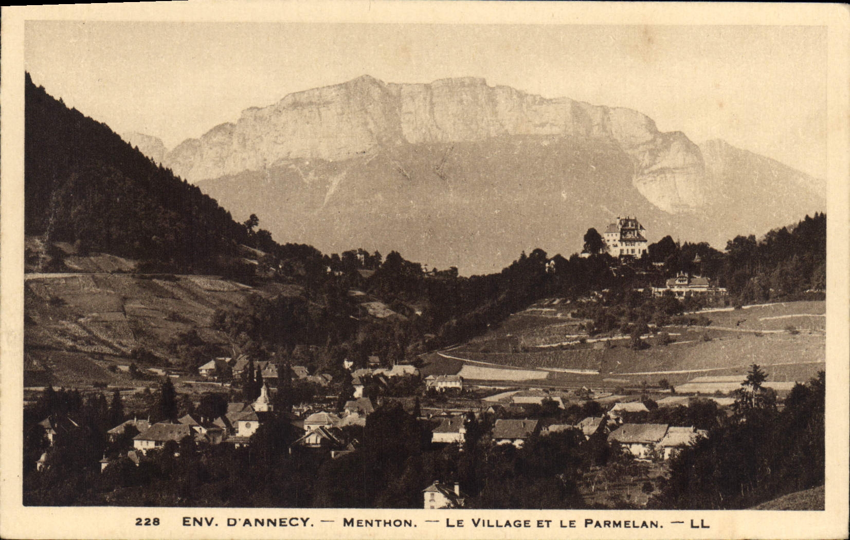 CPA Env d'Annecy Menthon Le Village et le Parmelan 
