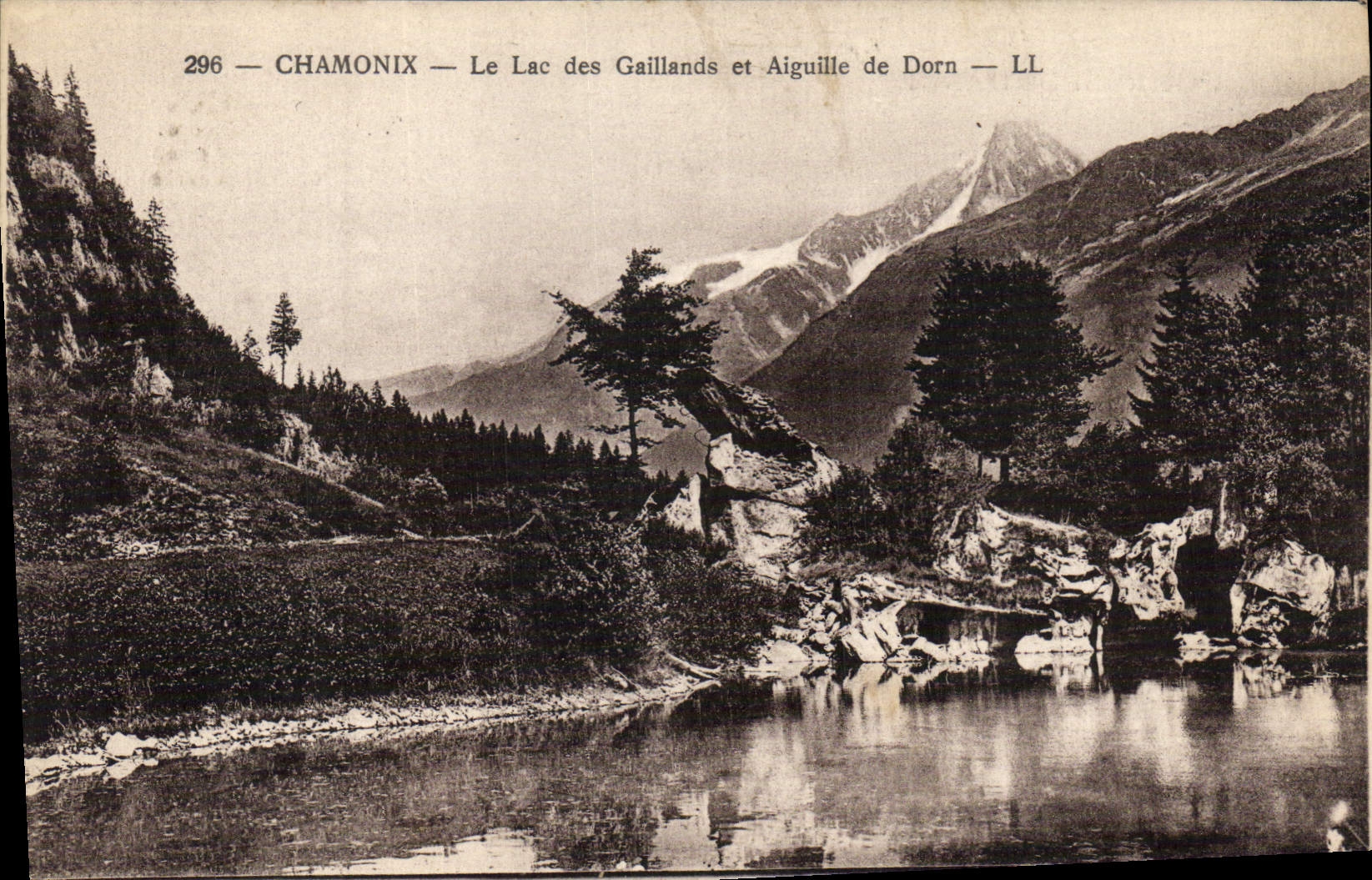 CPA Chamonix Le Lac des Gaillands et Aiguille de Dorn