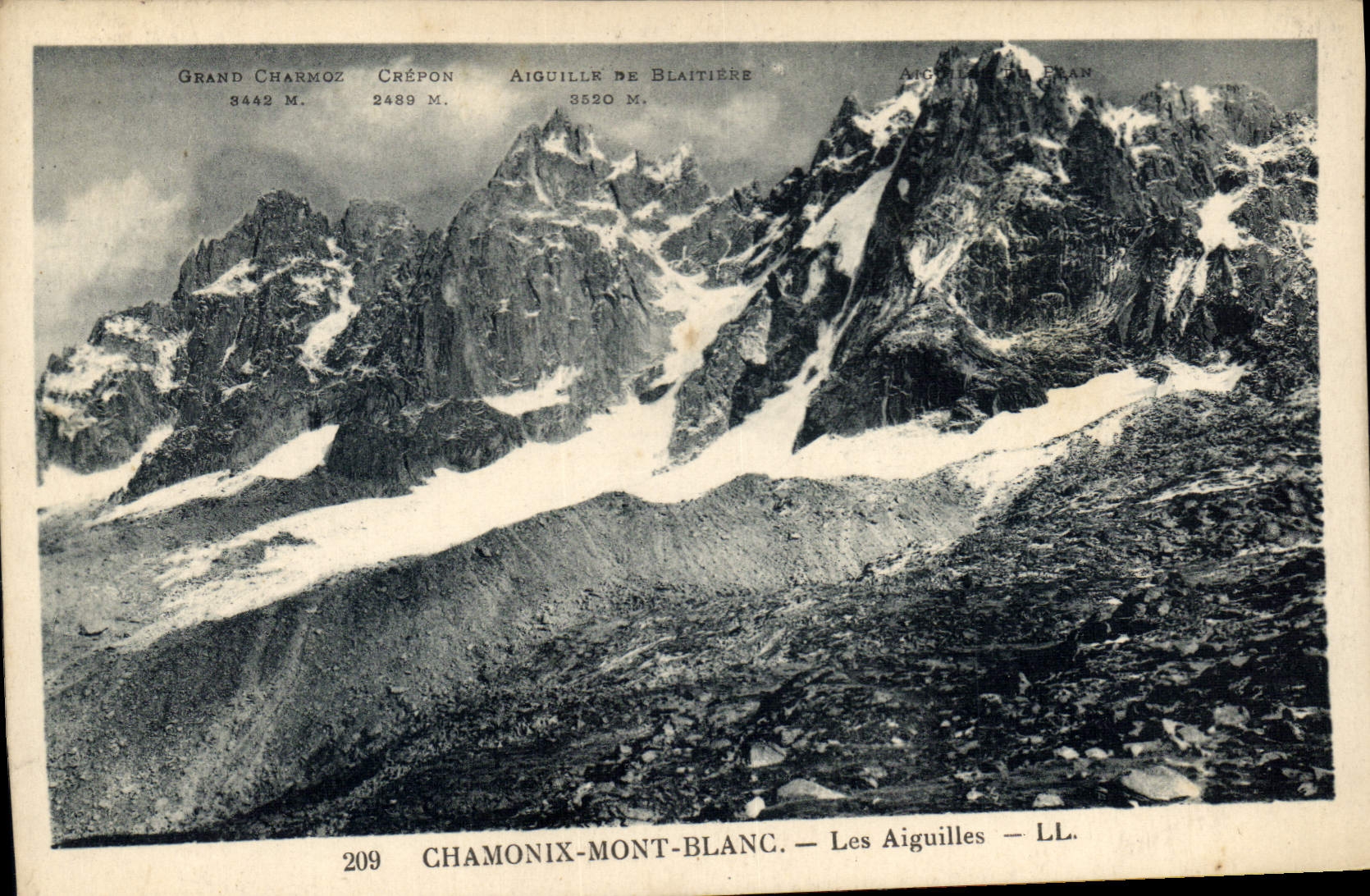 CPA Chamonix Mont Blanc Les Aiguilles