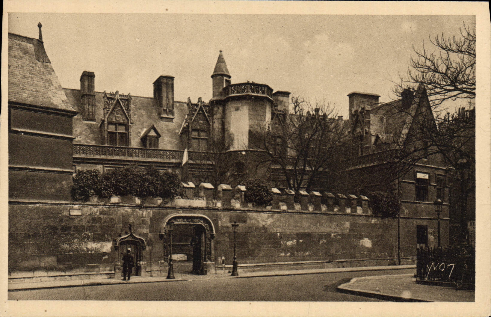 CPA Paris en Flanant Le Musee de Cluny 