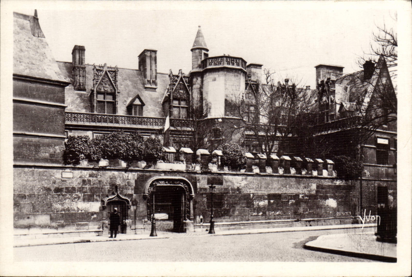 CPA Paris en Flanant Le Musee de Cluny 