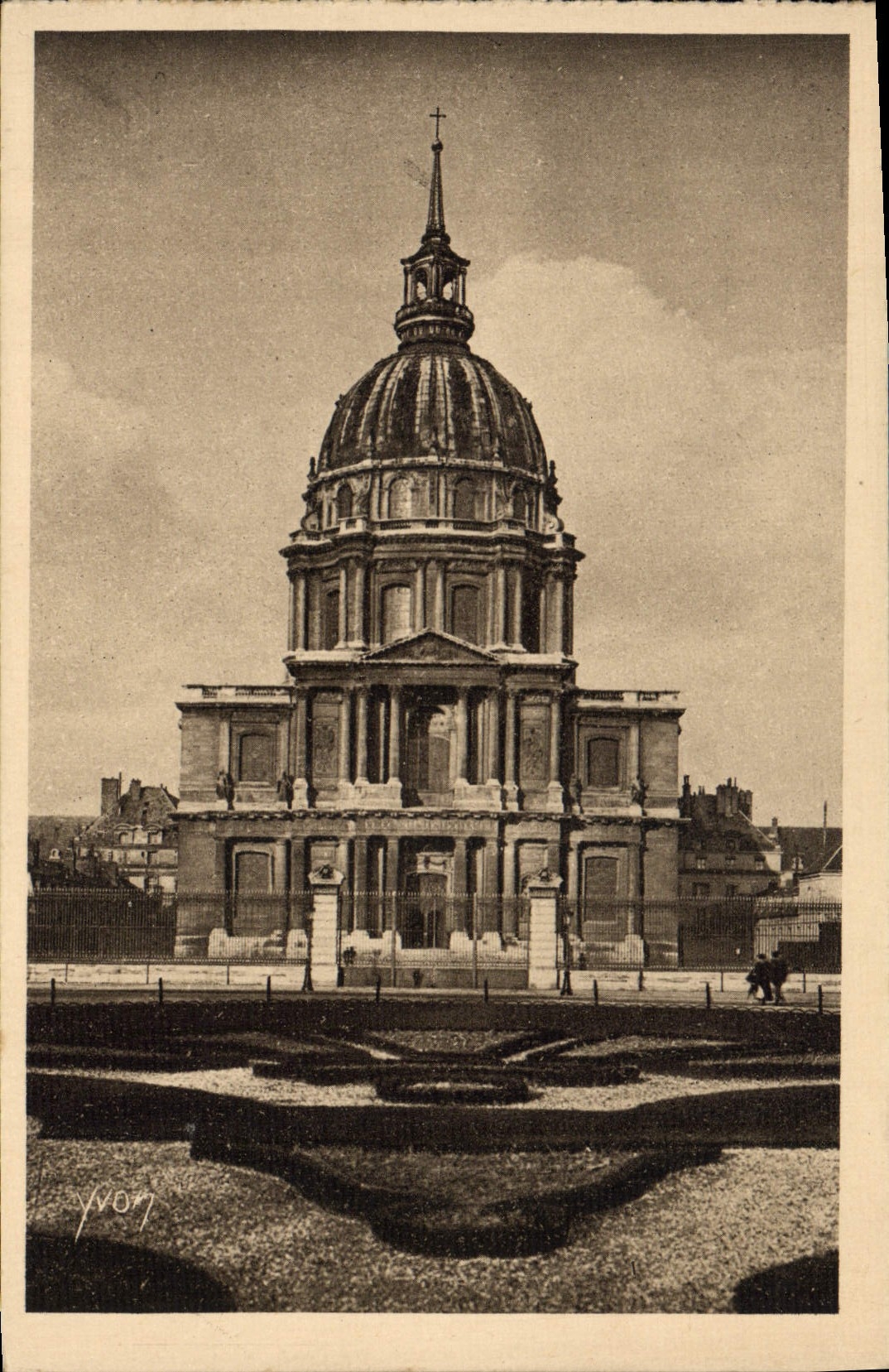 CPA Paris en Flanant Les Invalides