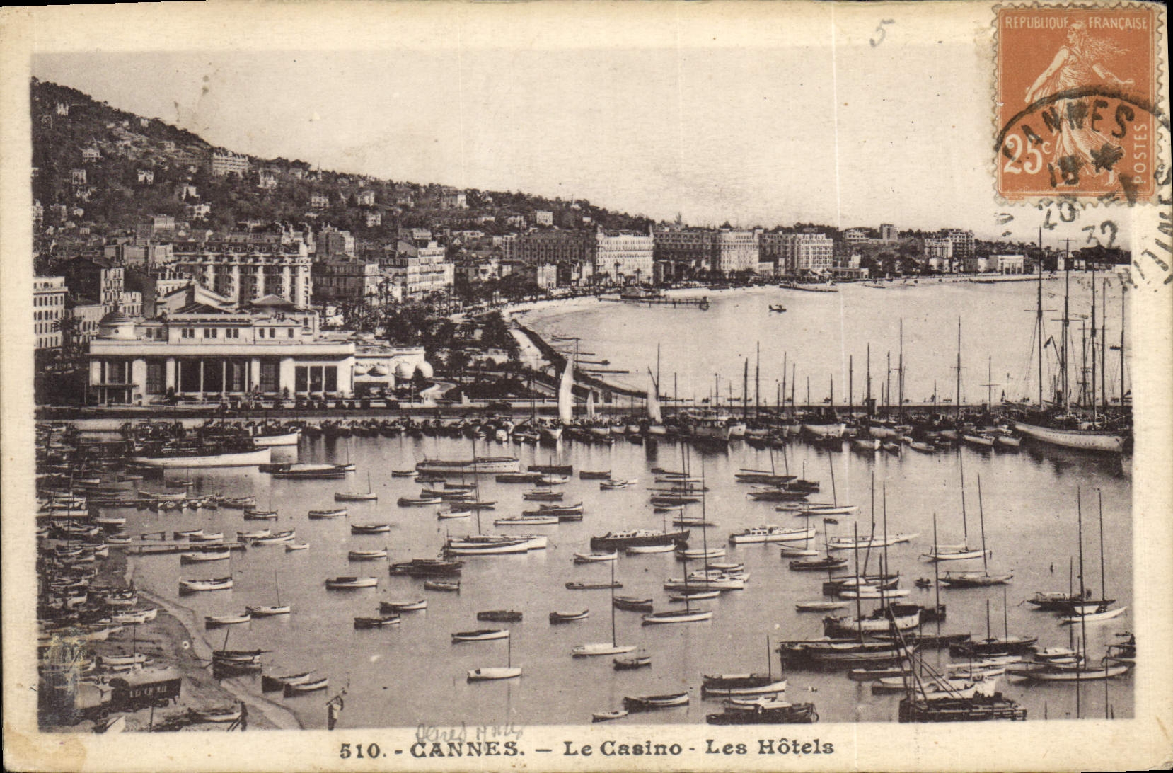 CPA Cannes Le Casino Les Hotels Bateaux