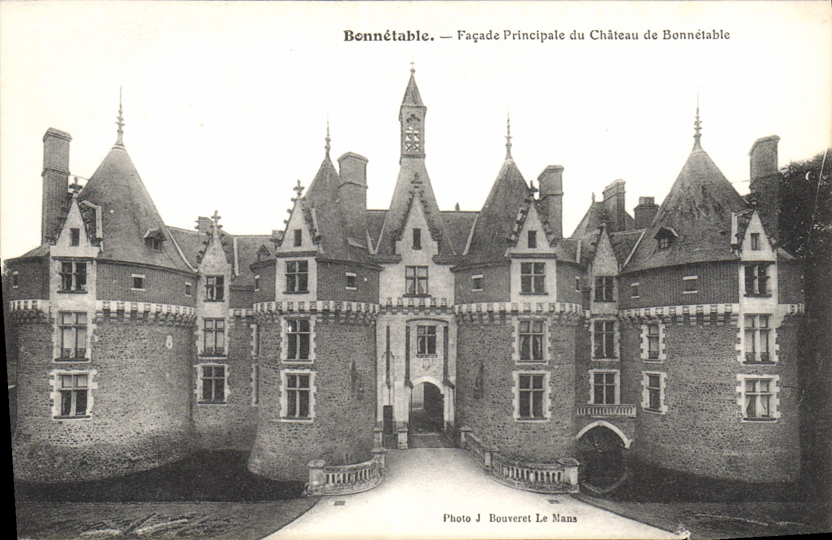 CPA Bonnetable Facade Principale du Chateau de Bonnetable