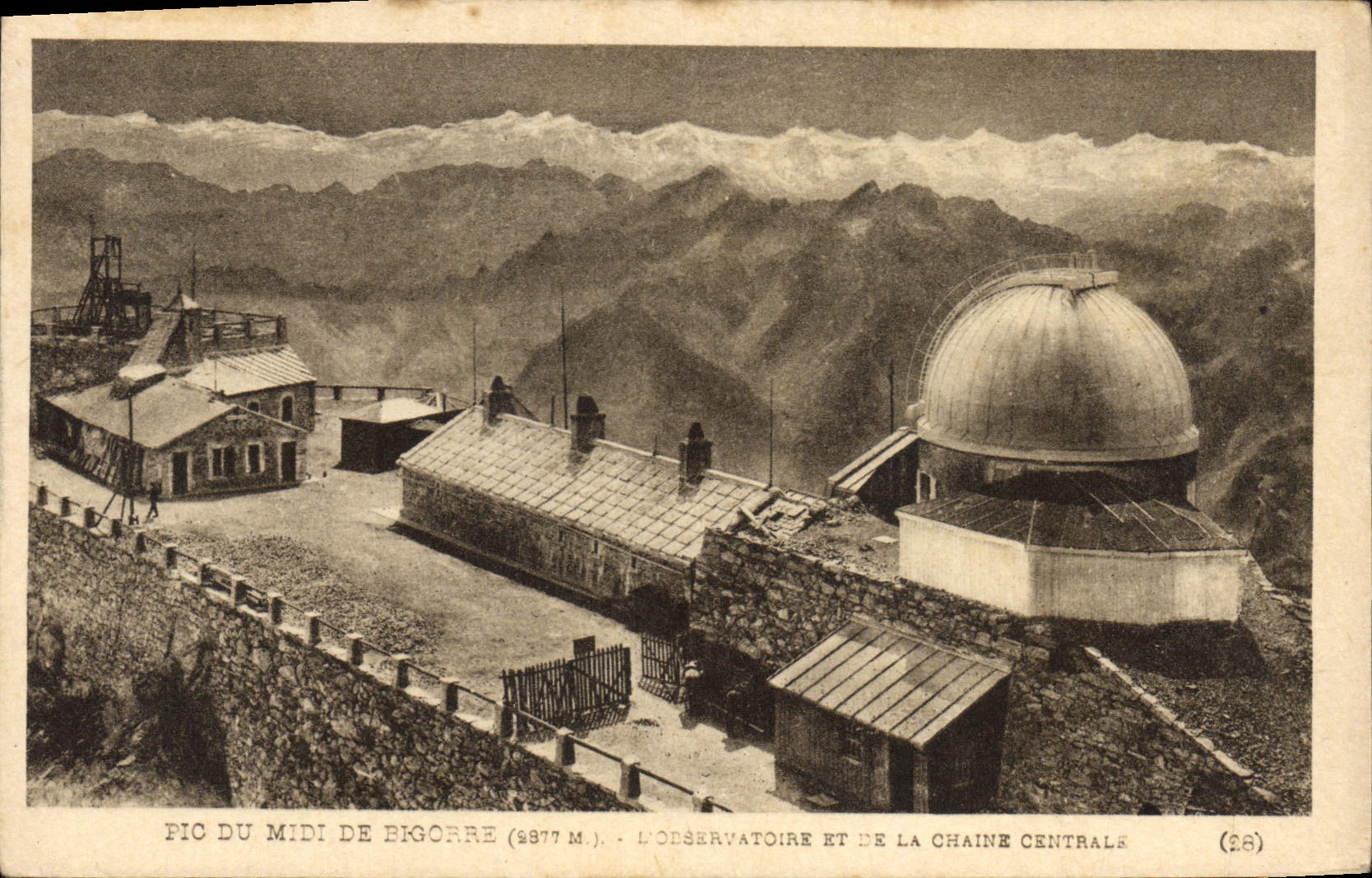CPA Pic du Midi de Bigorre L'Observatoire et de la Chaine Centrale 