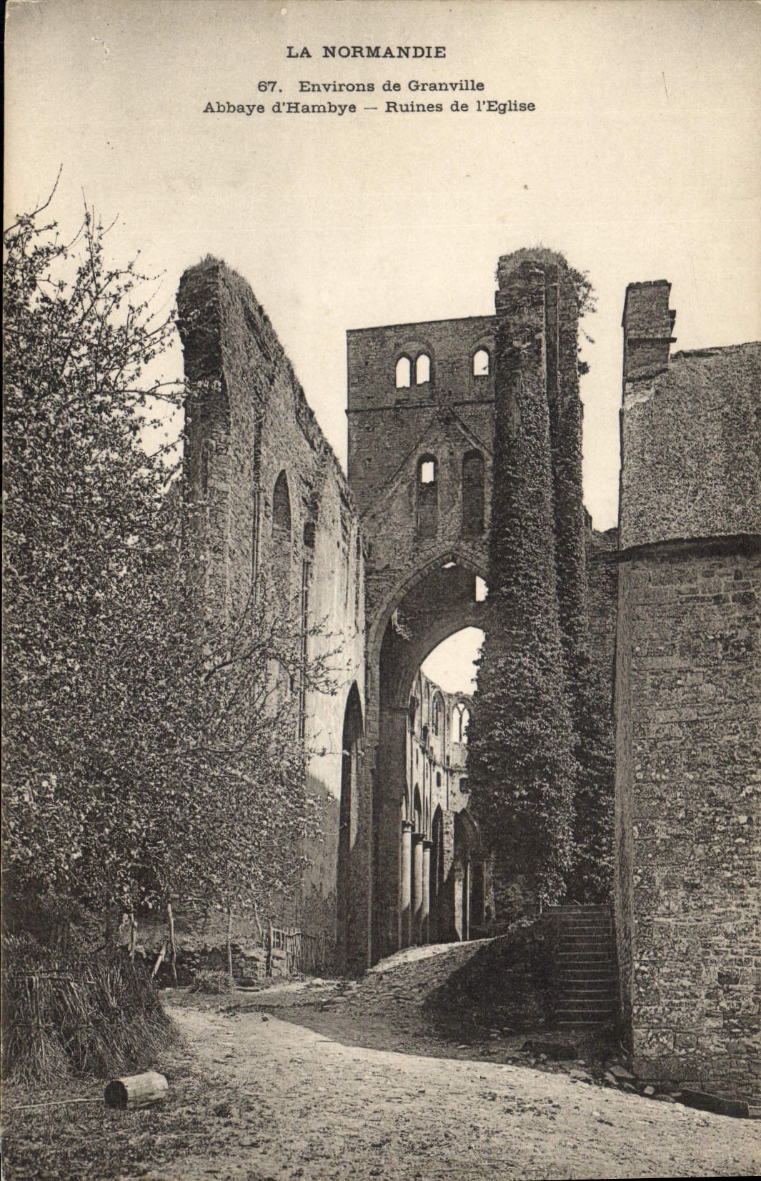 CPA La Normandie Environs de Granville Abbaye d' Hambye Ruines de l'Eglise