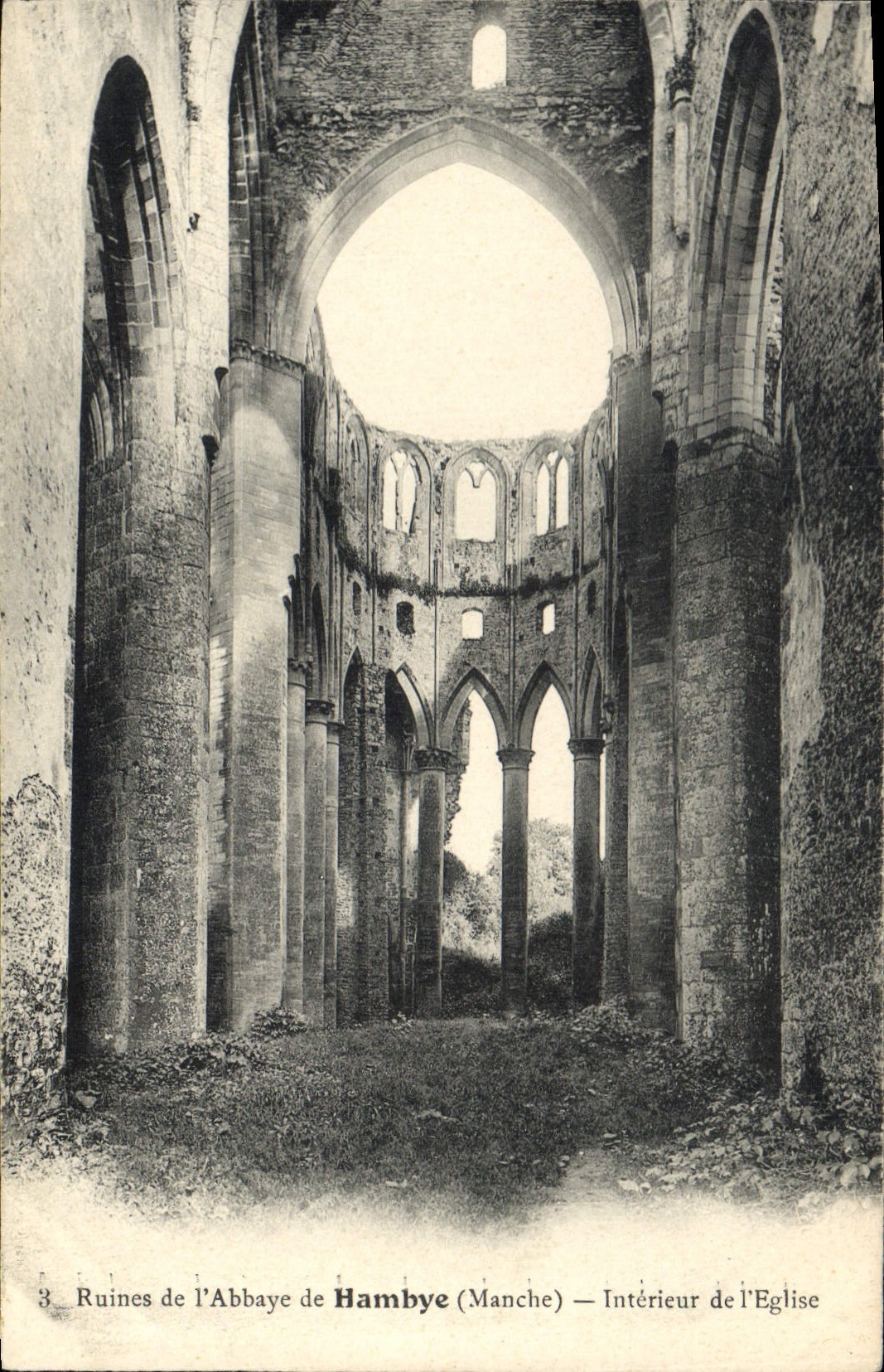 CPA Ruines de l'Abbaye de Hambye Manche Interieur de l'Eglise 