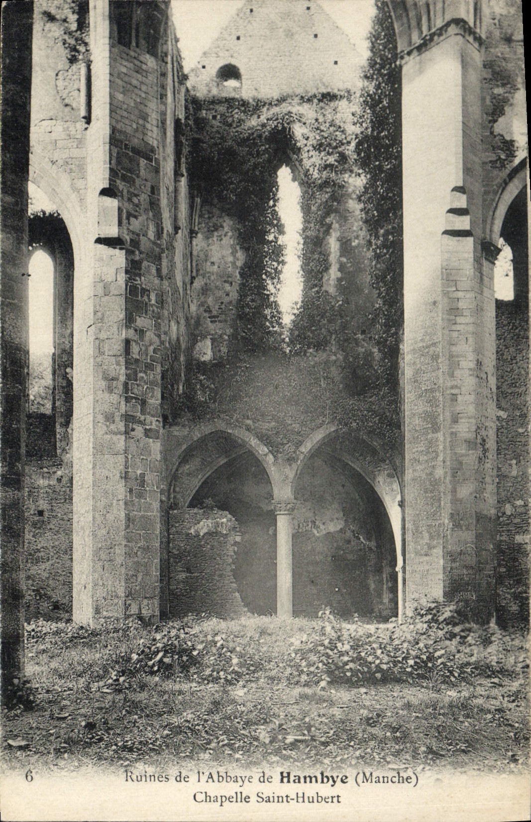 CPA Ruines de l'Abbaye de Hambye Manche Chapellle Saint Hubert