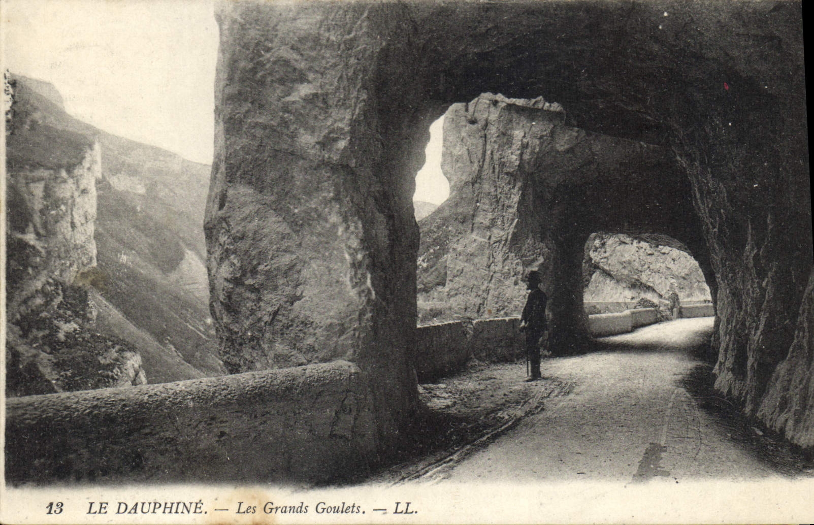 CPA Le Dauphine Les Grands Goulets 