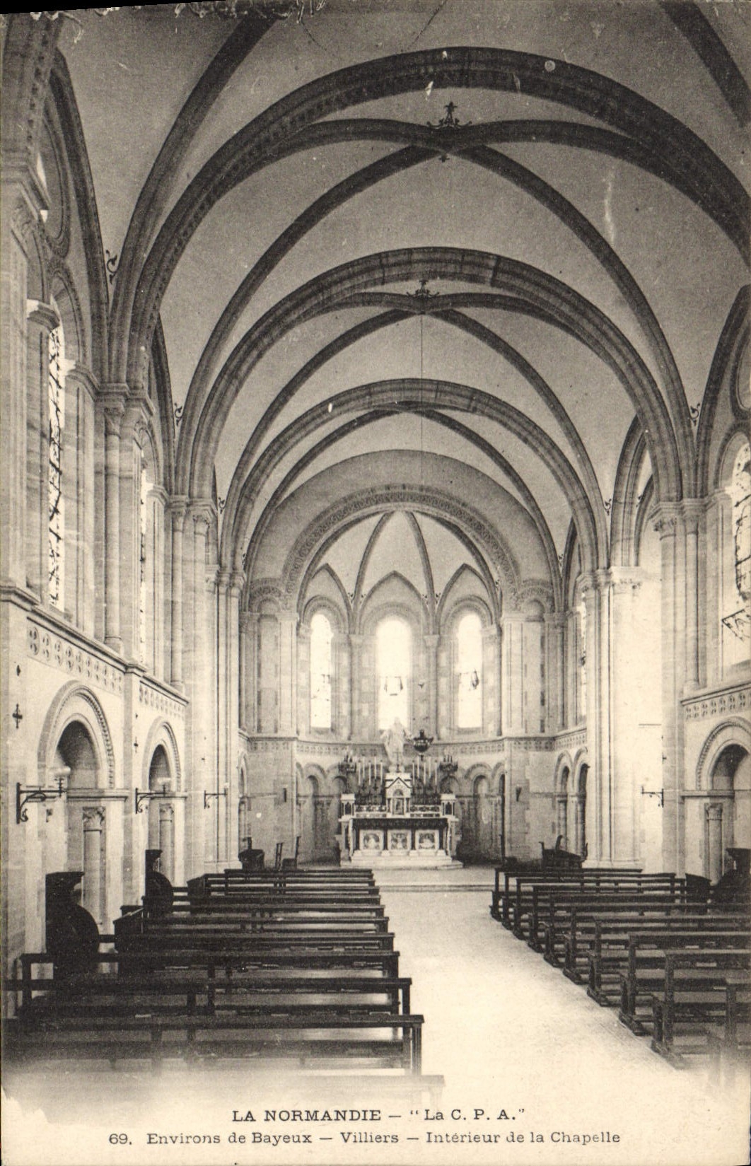 CPA La Normandie Environs de Bayeux Villers Interieur de la Chapelle