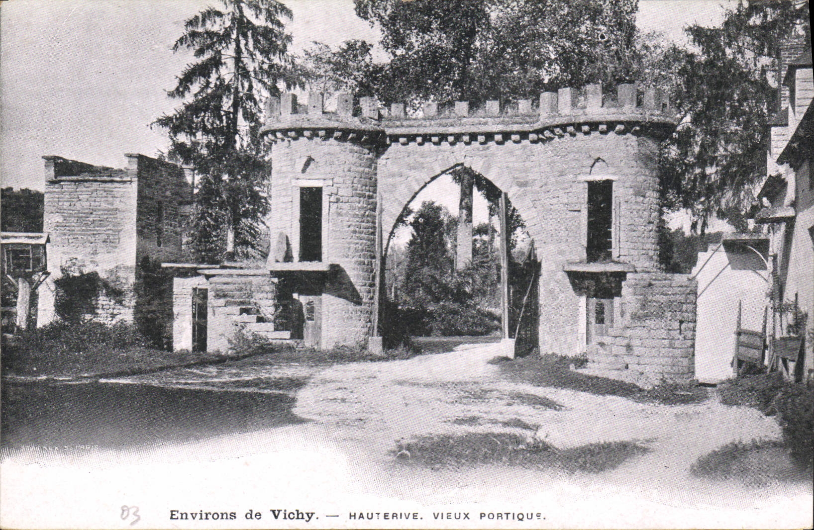 CPA Environs de Vichy Hauterive Vieux Portique 