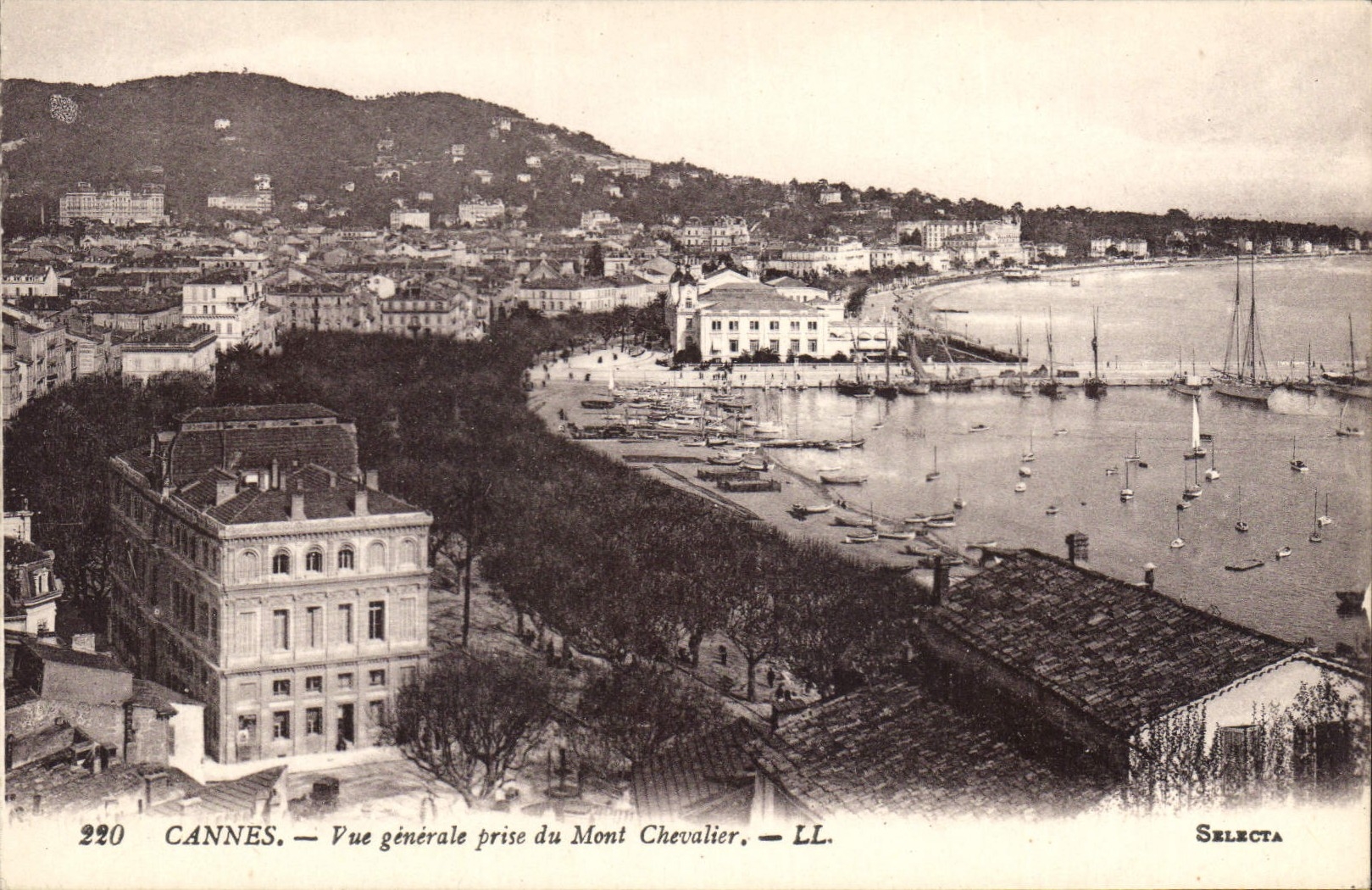 CPA Cannes Vue generale prise du Mont Chevalier 