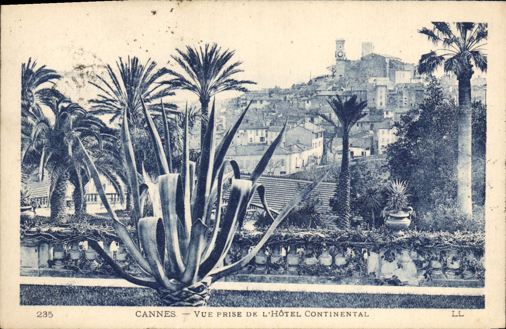 CPA Cannes Vue prise de l'Hotel Continental 