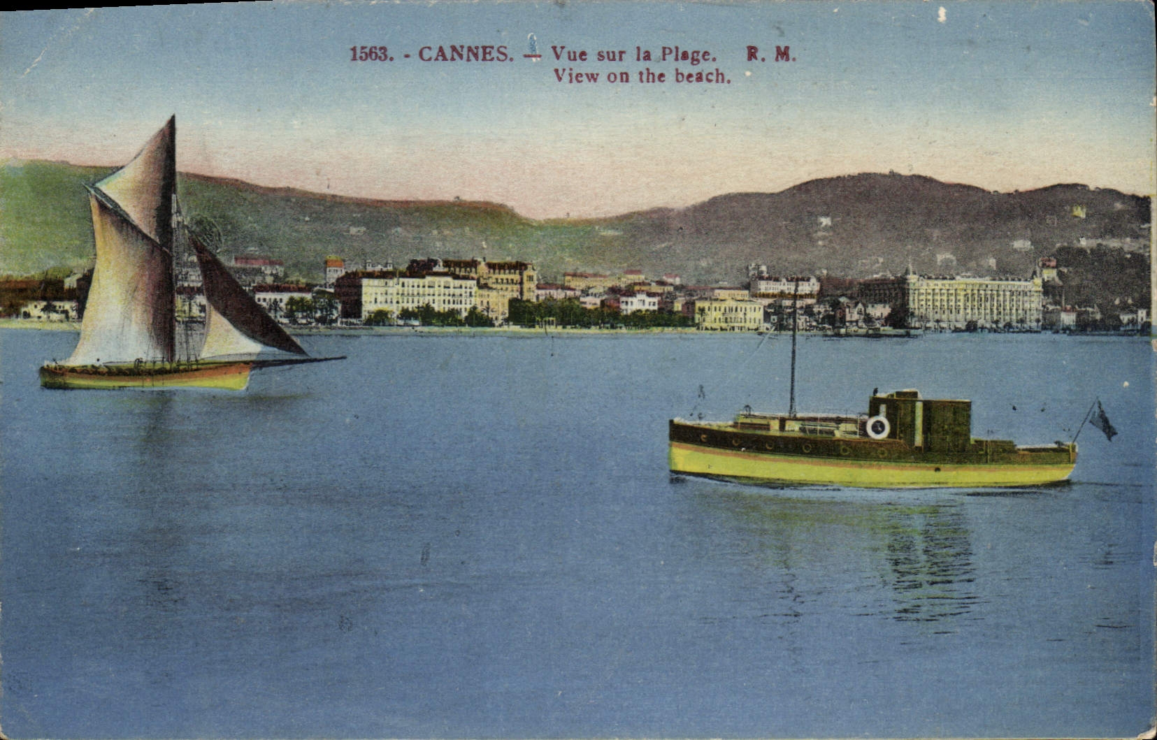 CPA Cannes Vue sur la Plage Bateaux