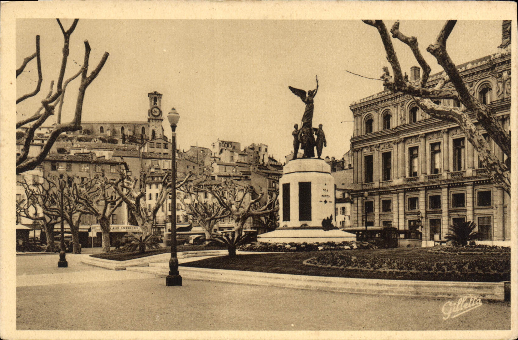 CPA Cannes L'Hotel de Ville et le Monument aux Morts