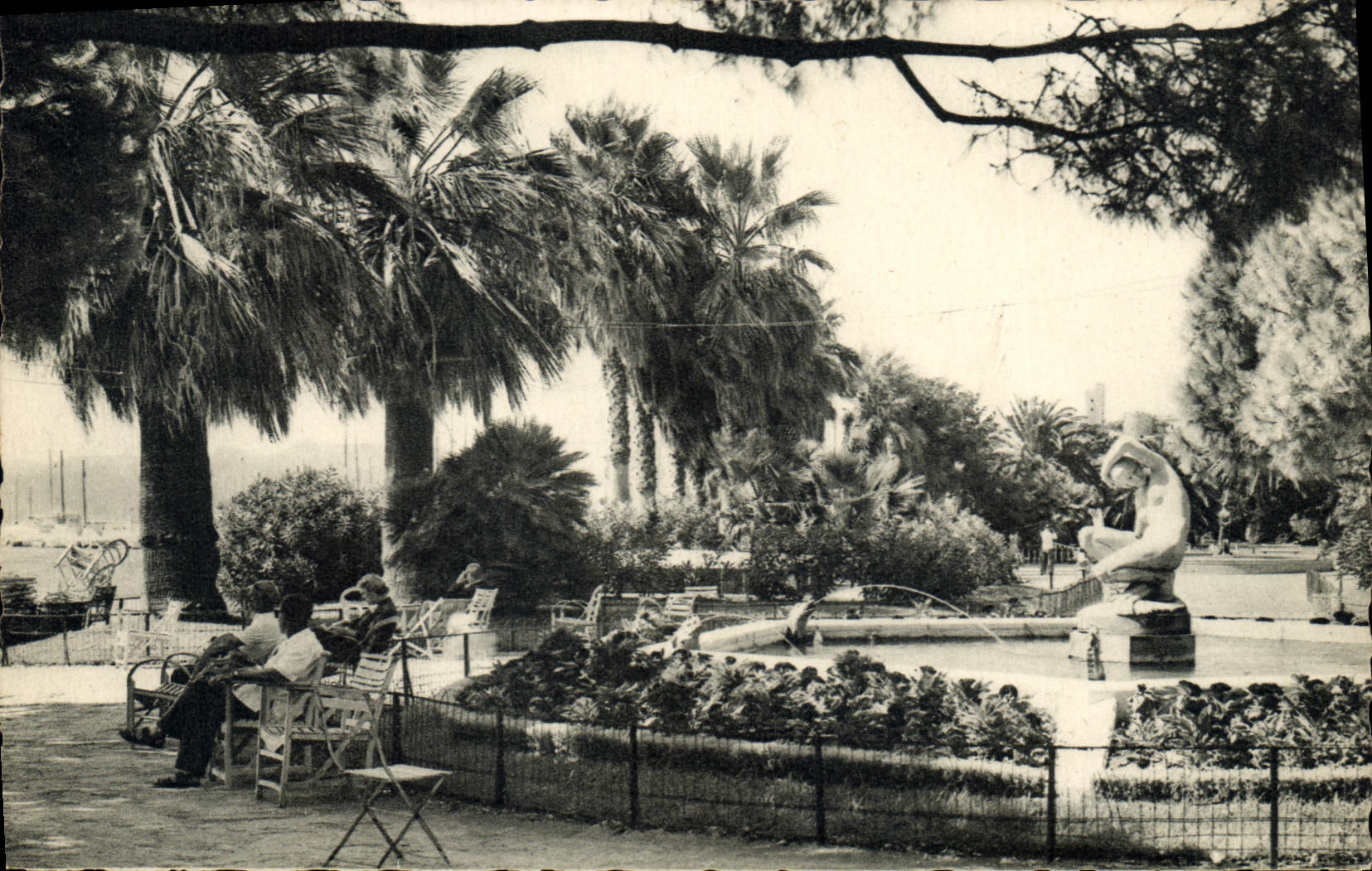 CPA Cannes Un Coin des Jardins 