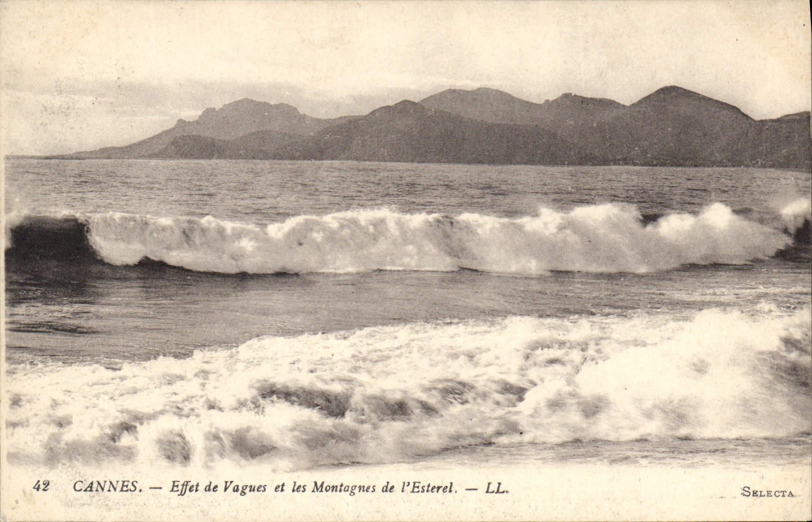 CPA Cannes Effet de Vagues et les Montagnes de l'Esterel 