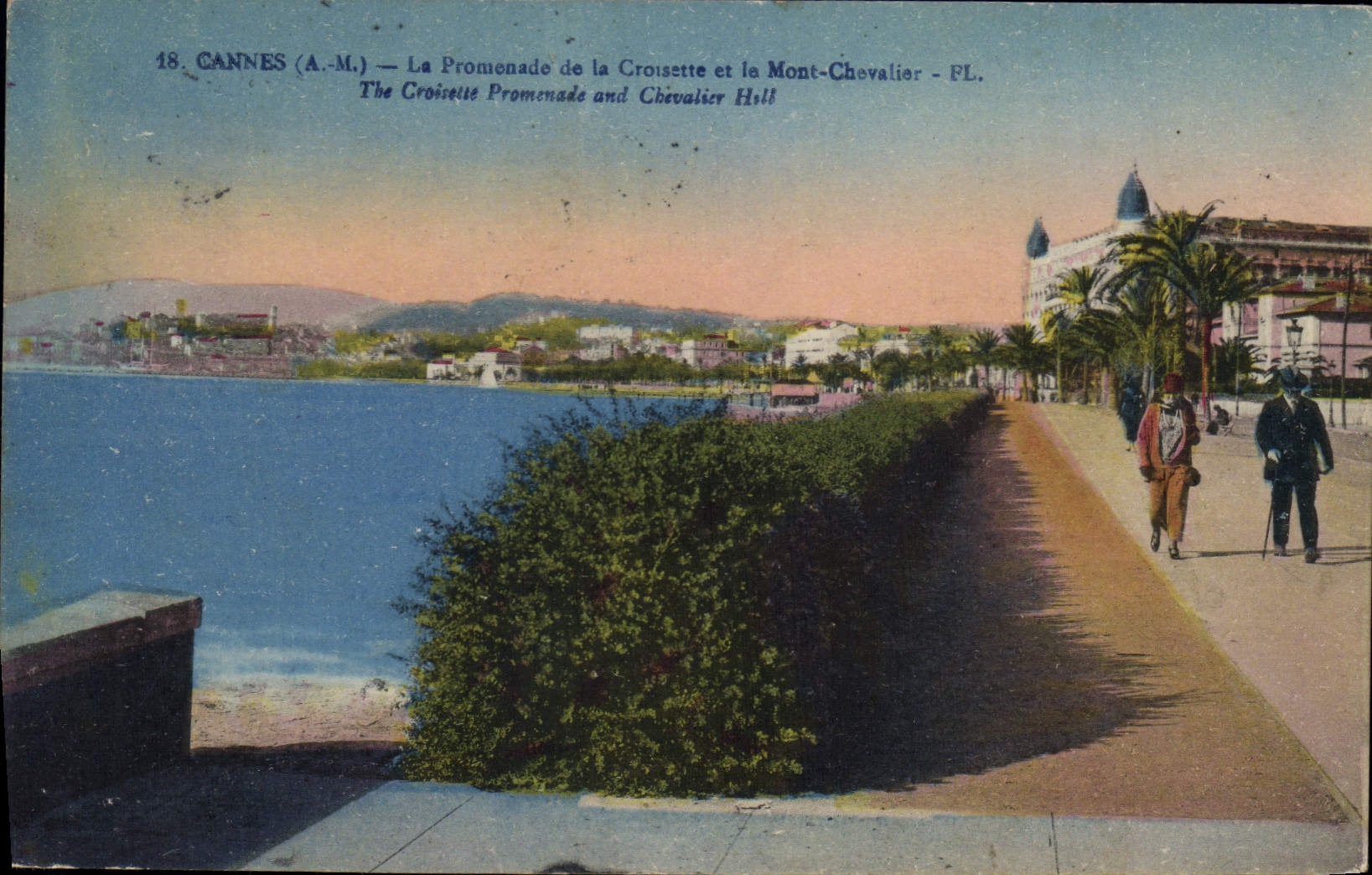 CPA Cannes AM La Promenade de la Croisette et la Mont Chevalier 