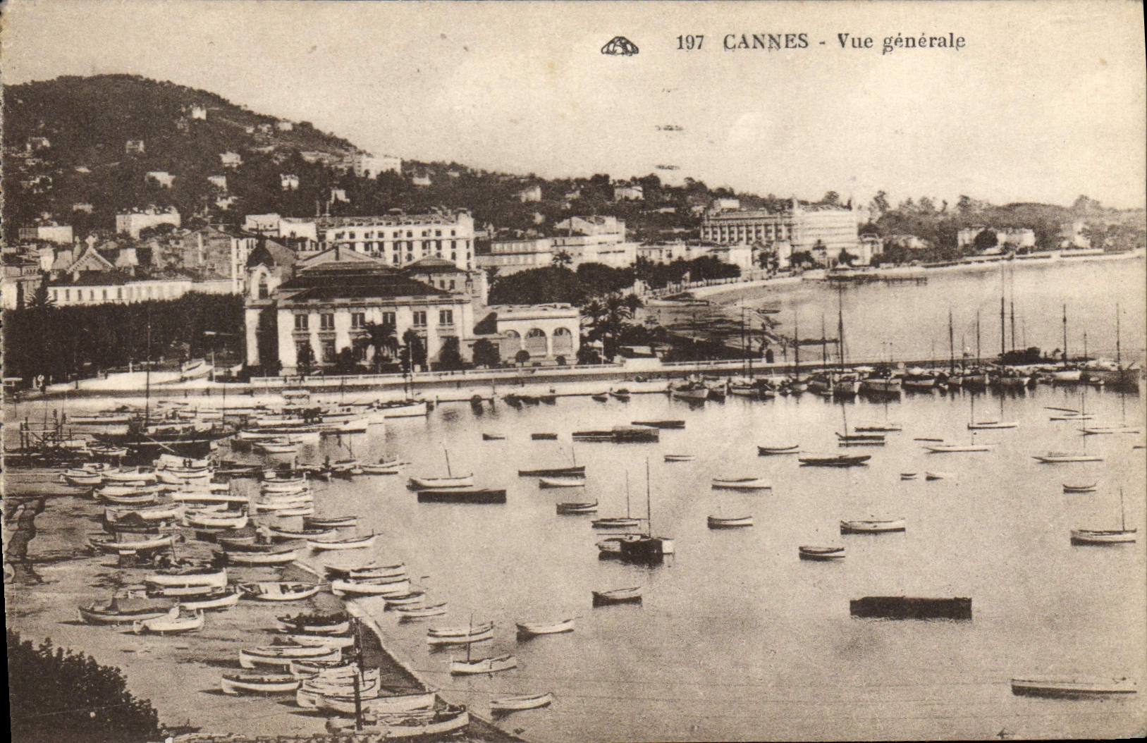 CPA Cannes Vue generale 
