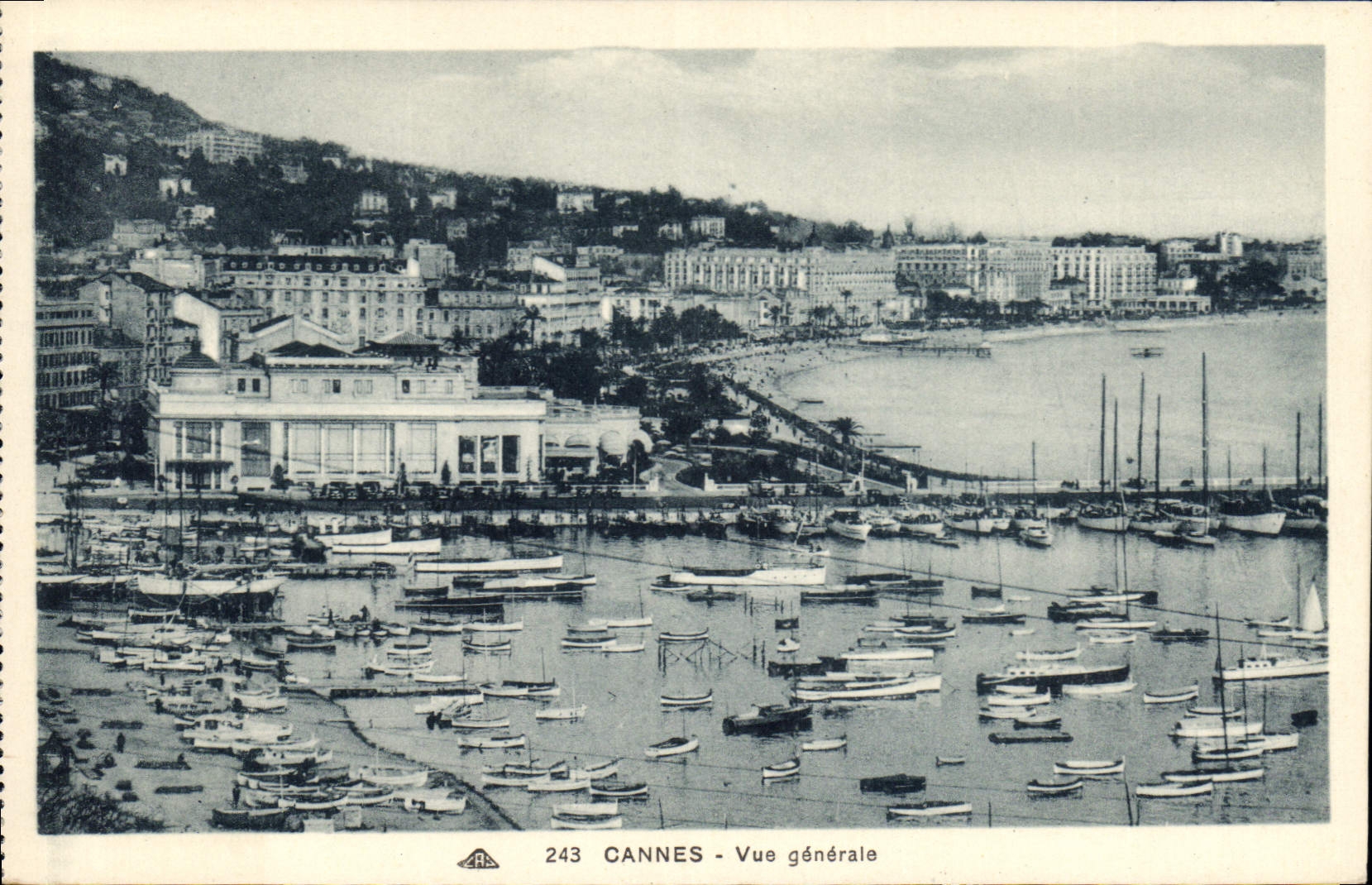 CPA Cannes Vue generale 