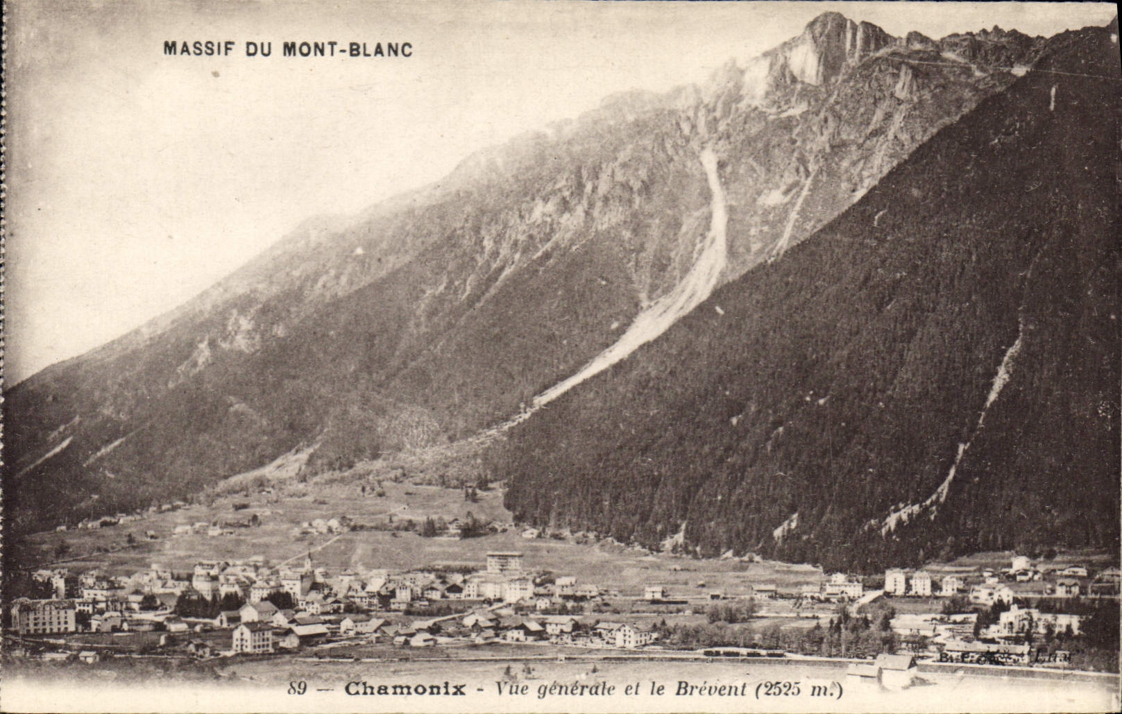 CPA Massif du Mont Blanc Chamonix Vue generale et le Brevent 