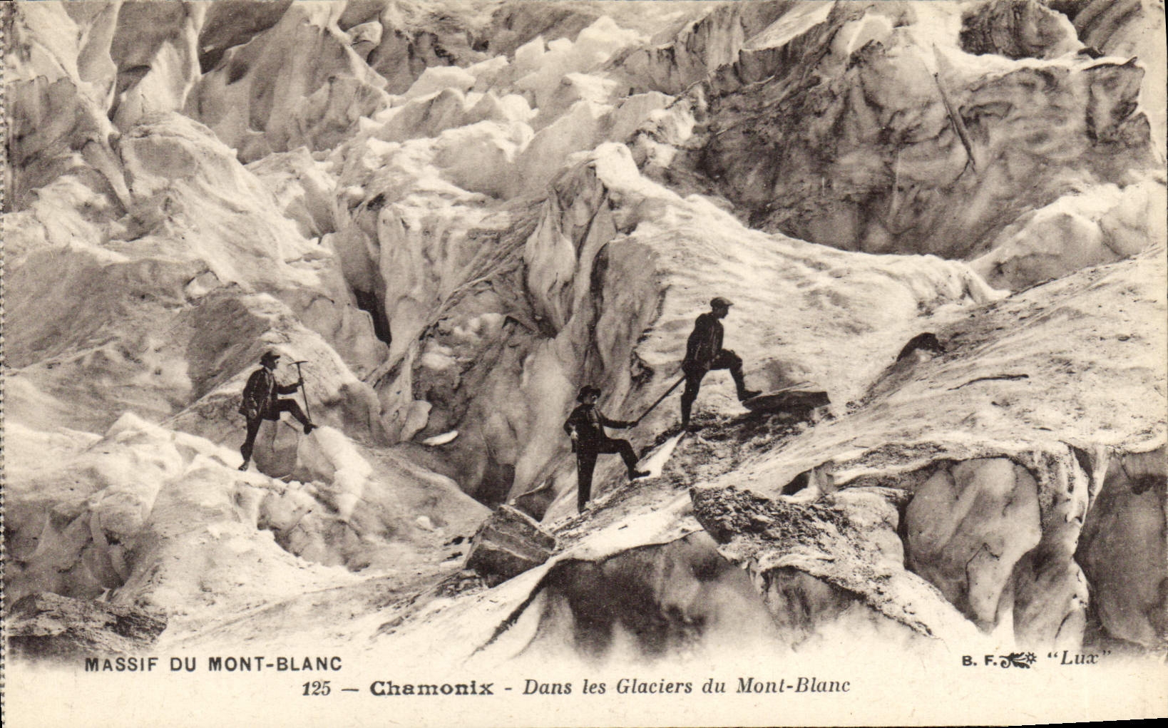 CPA Massif du Mont Blanc Chamonix Dans les Glaciers du Mont Blanc 