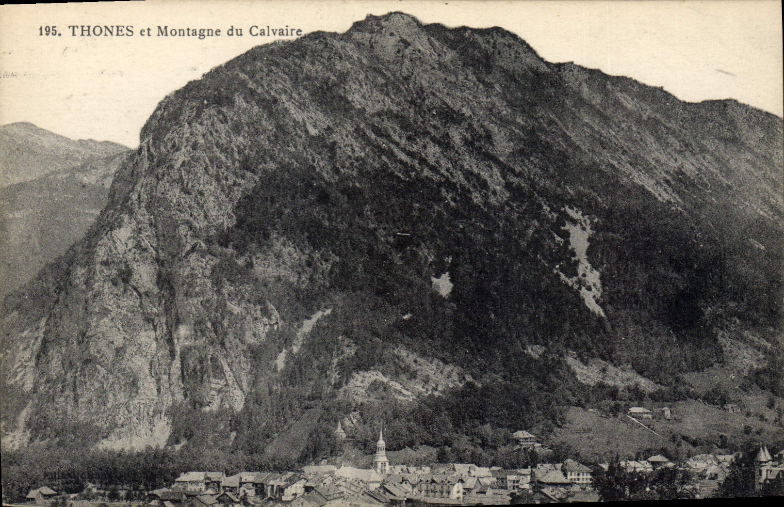 CPA Thones et Montagne du Calvaire 