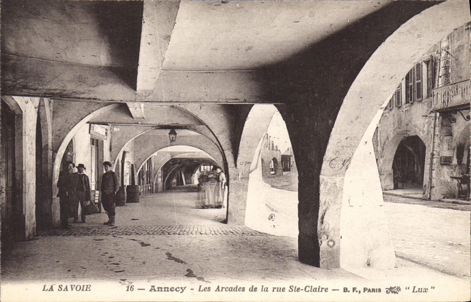 CPA La Savoie Annecy Les Arcades de la rue Ste Claire 