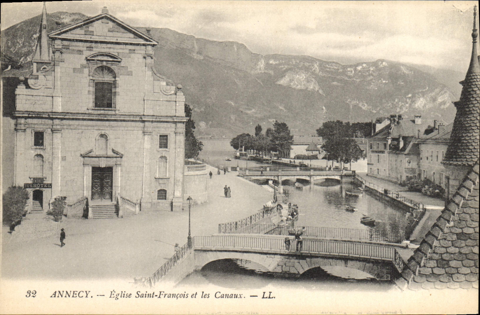 CPA Annecy Eglise Saint Francois et les Canaux 