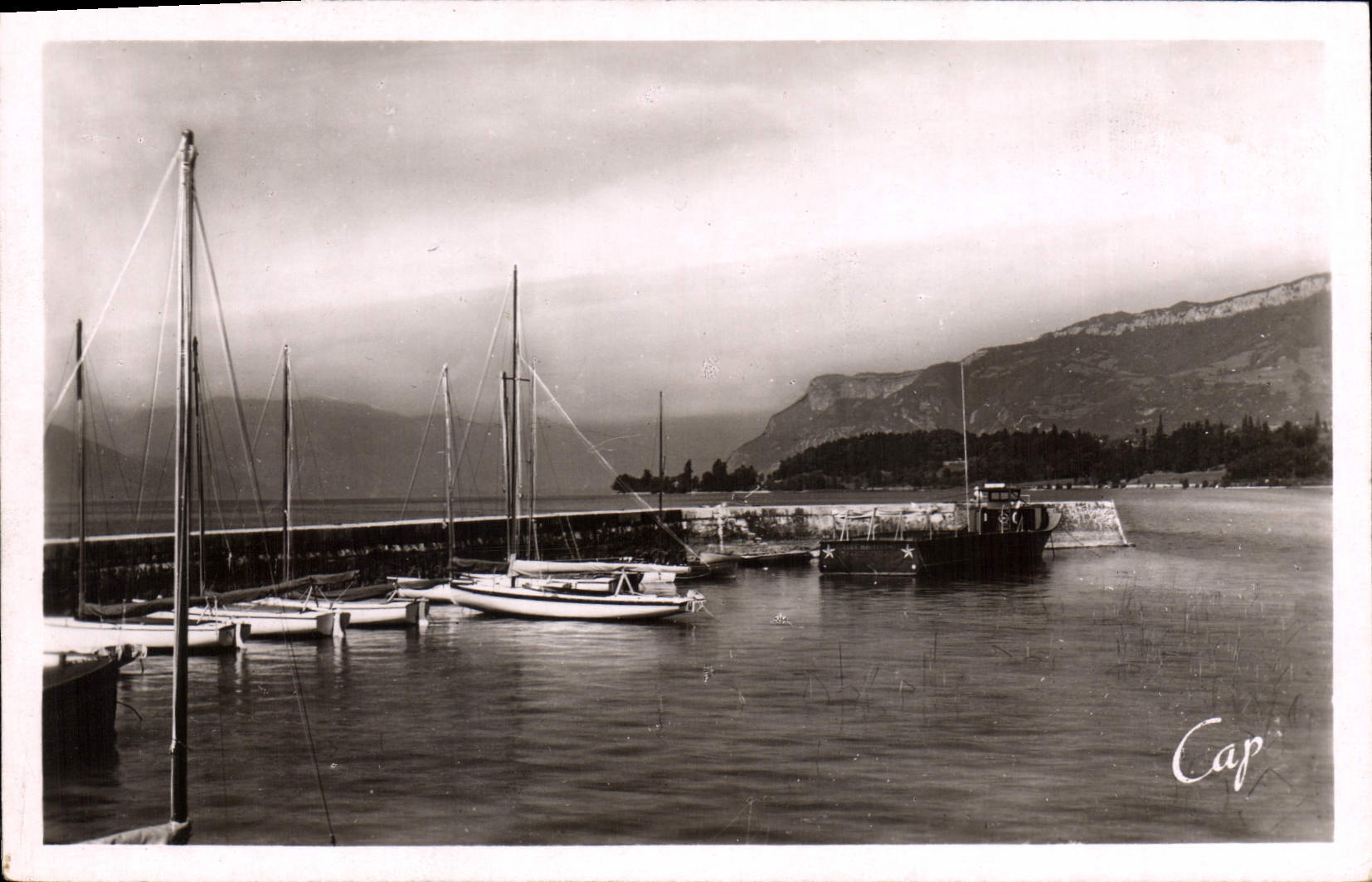 CPA Aix les Bains Un coin de petit Port Bateaux