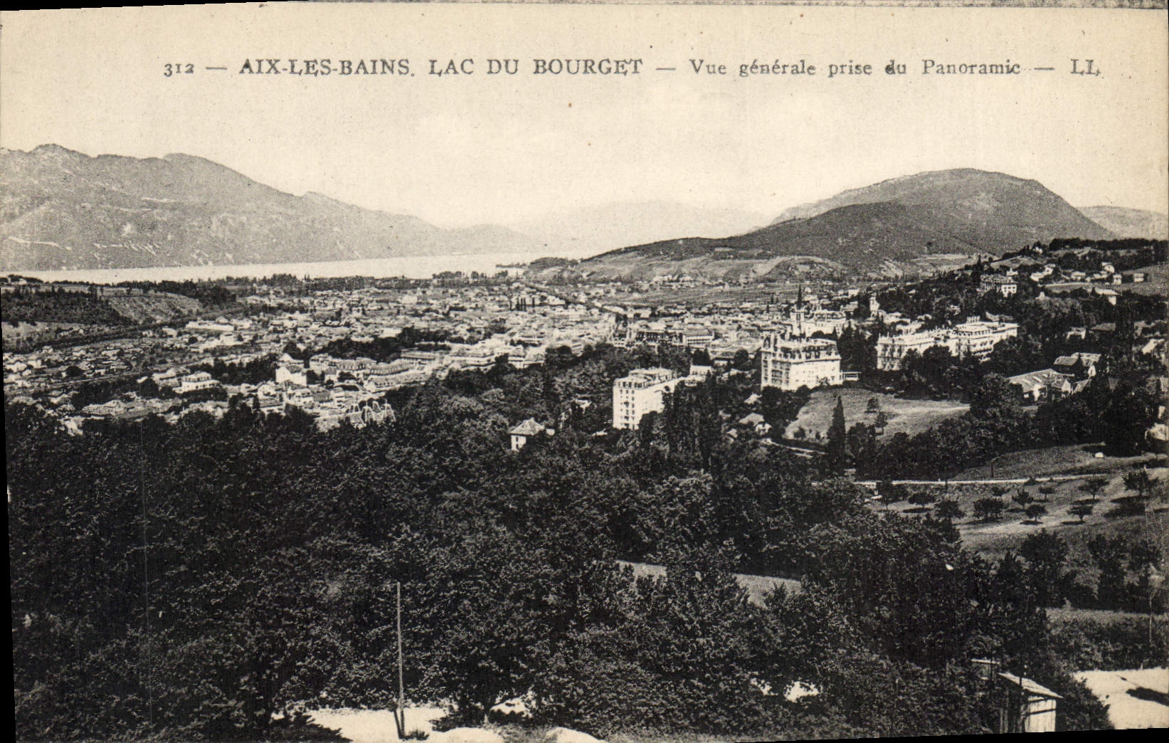 CPA Aix les Bains Lac du Bourget Vue generale prise du Panoramic