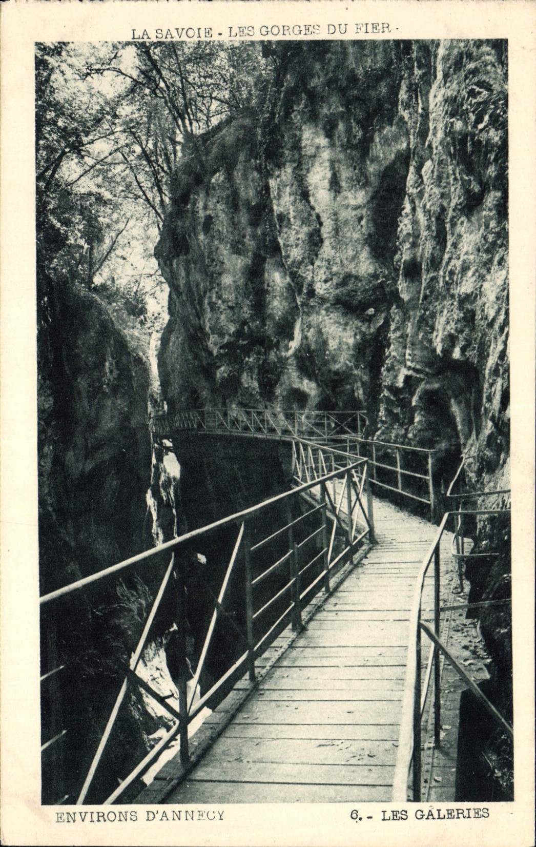 CPA La Savoie Les Gorges du Fier Environs d'Annecy Les Galeries 