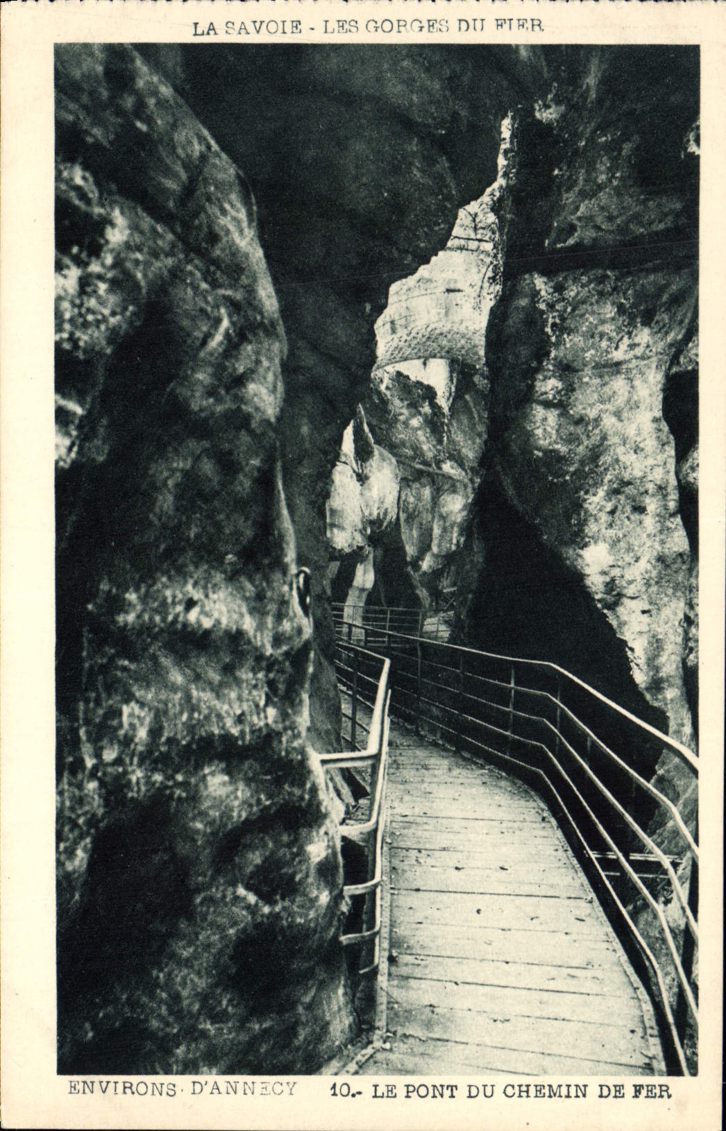 CPA La Savoie Les Gorges du Fier Environs d'Annecy Le Pont du Chemin de Fer 
