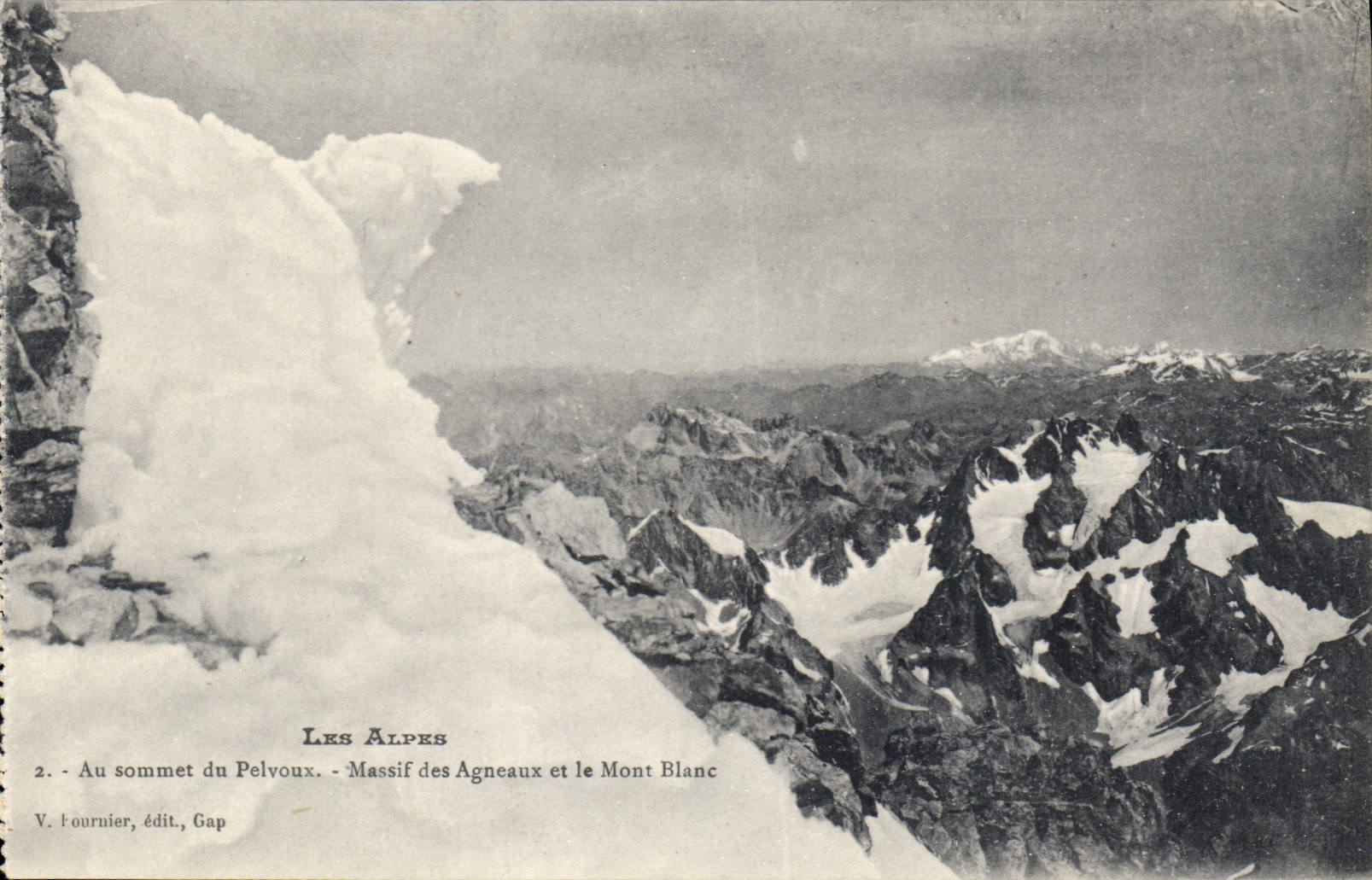 CPA Les Alpes Au sommet du Pelvoux Massif des Agneaux et le Mont Blanc