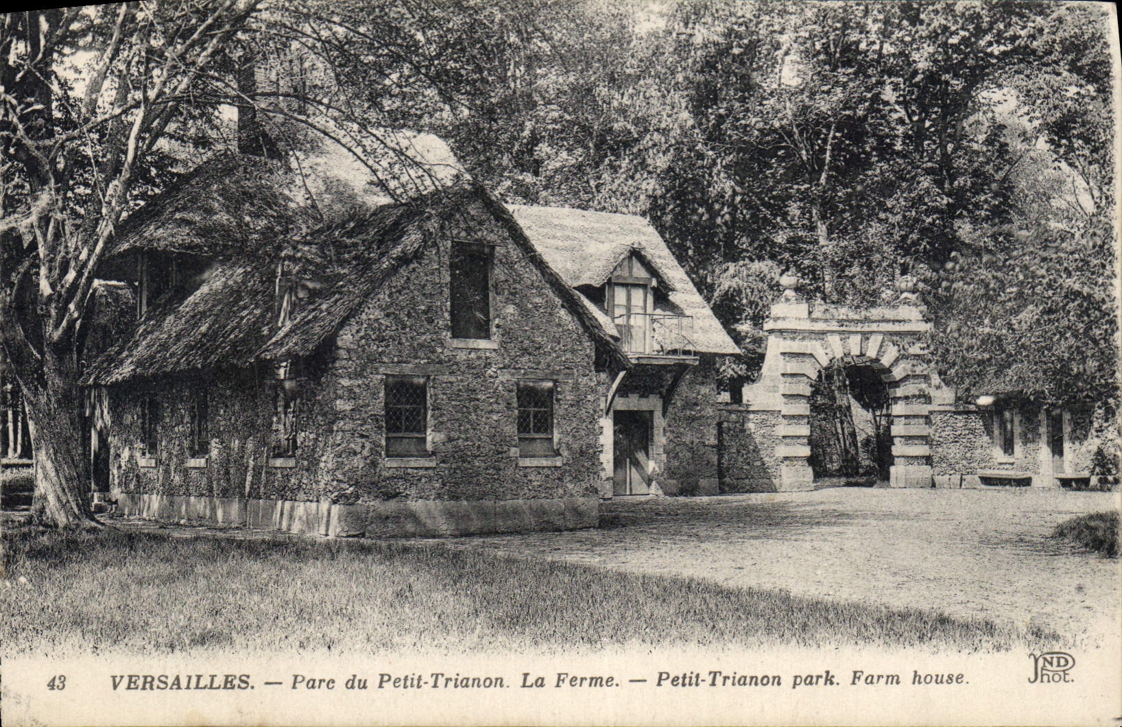 CPA Versailles Parc du Petit Trianon La Ferme 